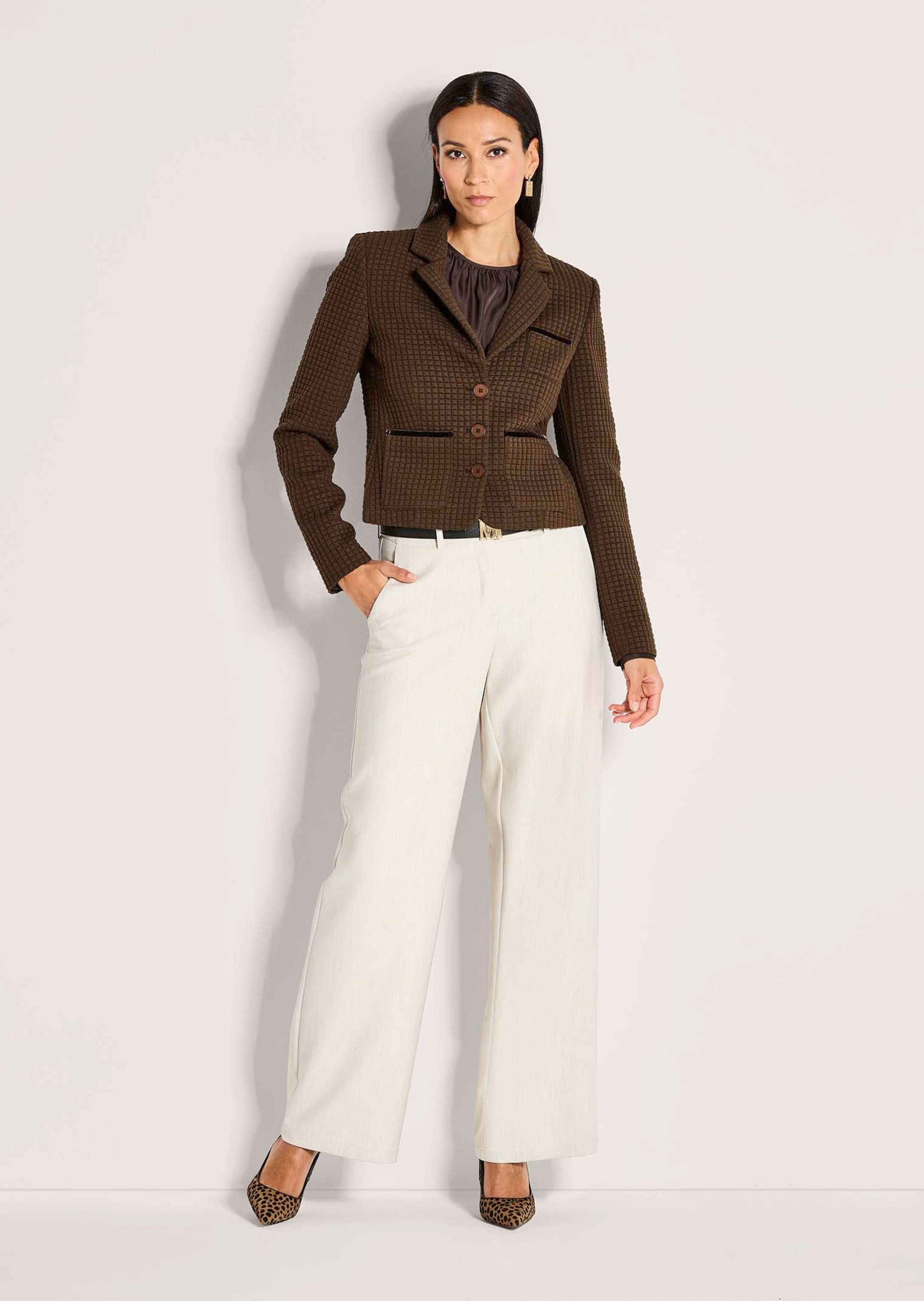 MADELEINE Kurzblazer Moderner Blazer mit Waffelstruktur Blazer mit einreihiger Knopfleiste, Reverskragen und langen Ärmeln