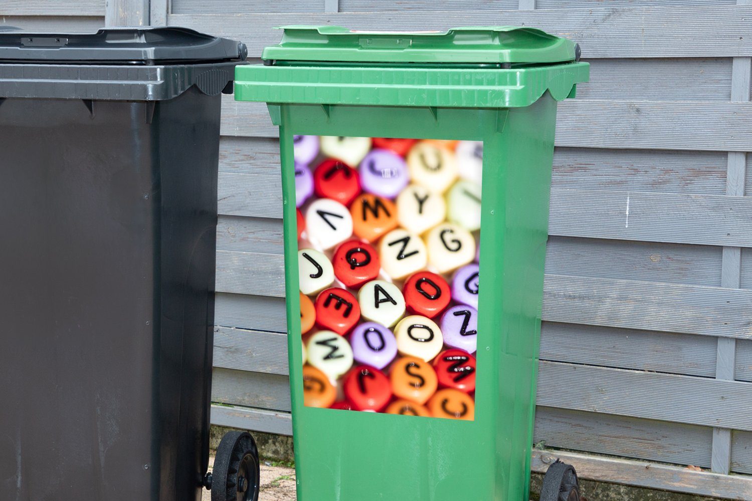 MuchoWow Wandsticker Die Buchstaben (1 Container, Perlen auf Sticker, St), Mülltonne, Alphabets Mülleimer-aufkleber, des Abfalbehälter