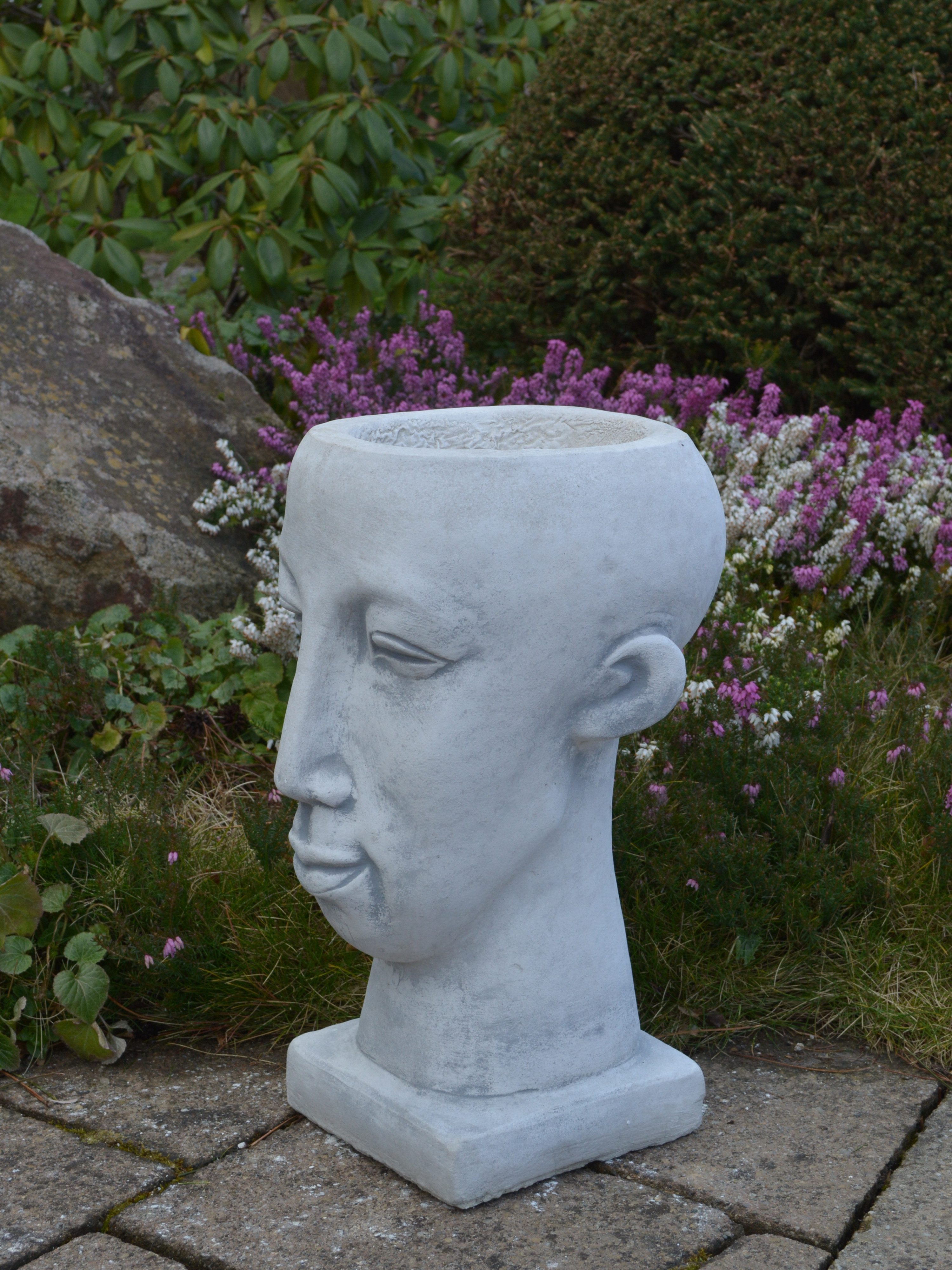 gartendekoparadies.de Head-shaped flower pot, planter, stone figure, H. 41 cm, 20 kg, 2 liters, frost-resistant