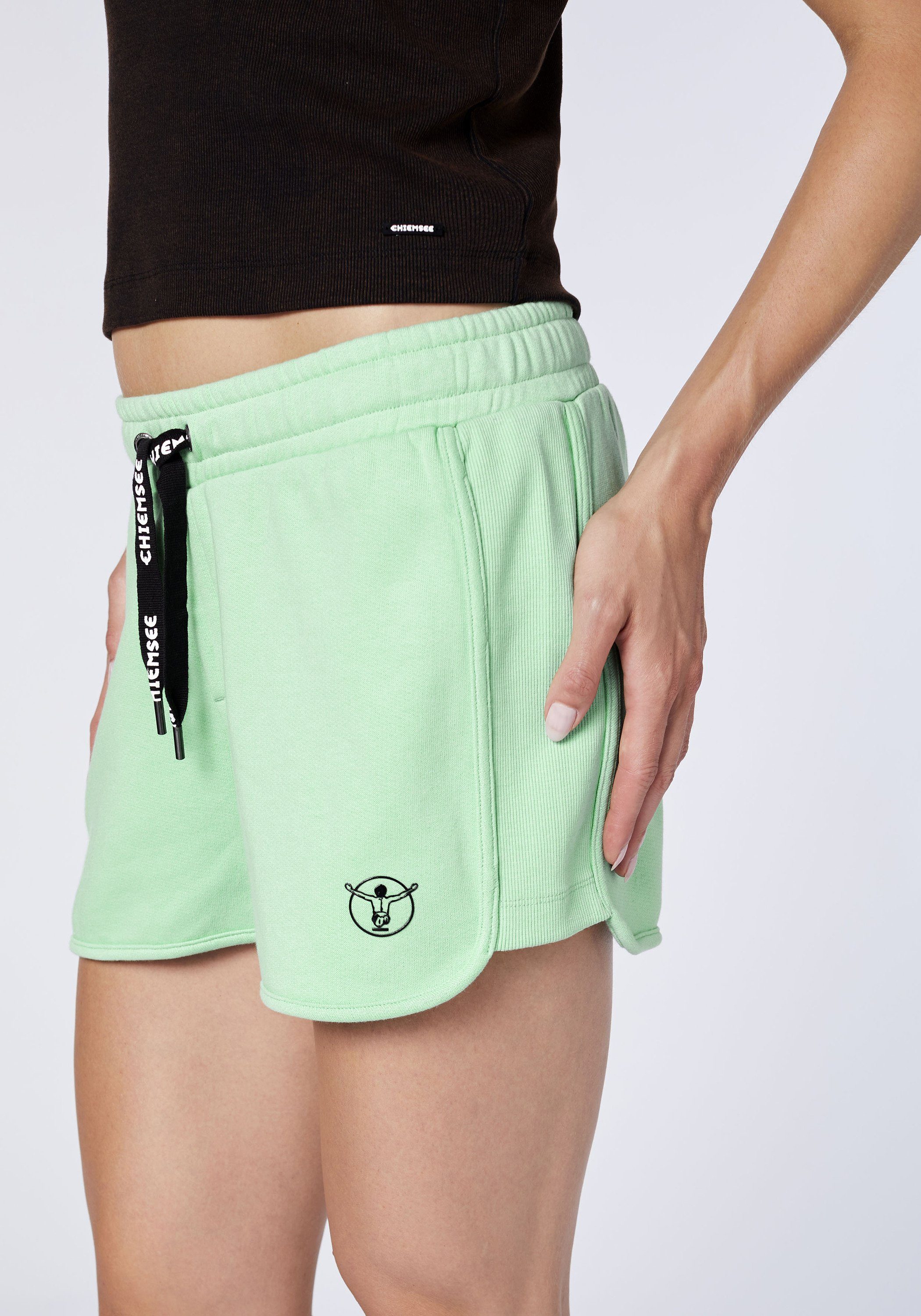 Chiemsee Sweatshorts Sweat-Shorts mit breitem Green Neptune Bund 1