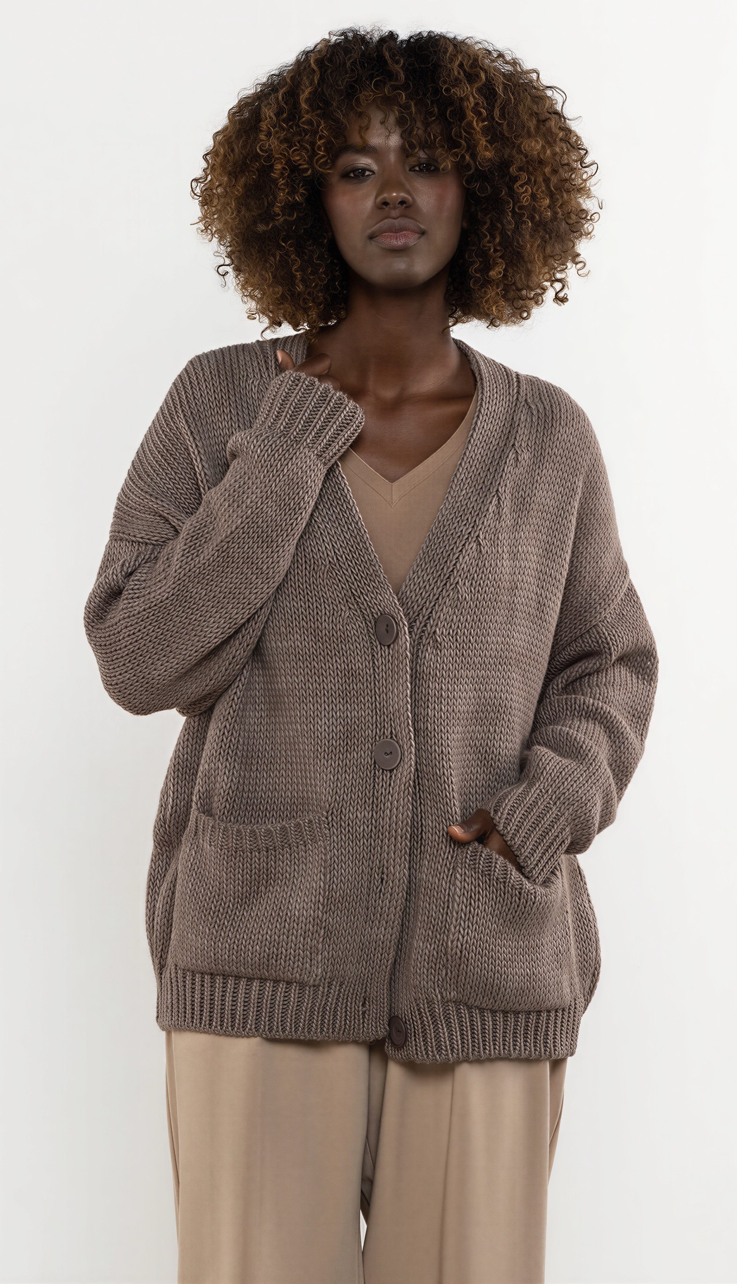 Awama Cardigan mit V-Ausschnitt und Knopfleiste