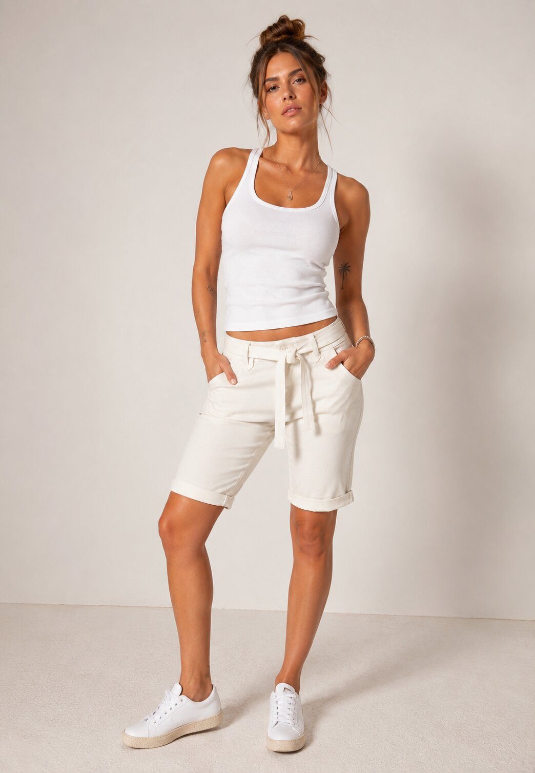 SUBLEVEL Shorts Damen Bermudas kurze Hose Baumwolle Jeans Sommer Chino Stoff Leichte Bermuda mit Stretchkomfort und Gürtel