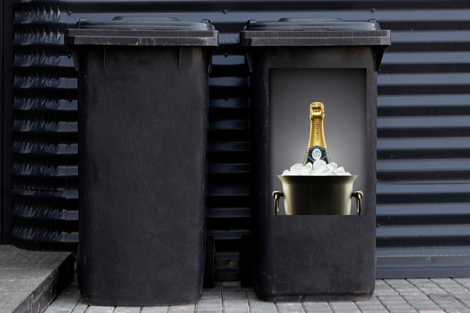 MuchoWow Wandsticker Champagnerflasche St), im Container, Mülleimer-aufkleber, Abfalbehälter (1 Eiskübel Sticker, Mülltonne