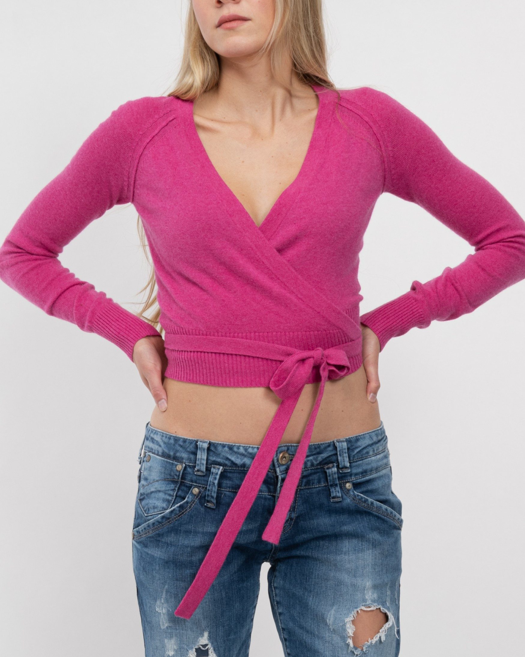 maracujaaa Wickelpullover KELLY Wickelpullover Cropped Schnitt, Wickeloptik, figurbetonter Schnitt