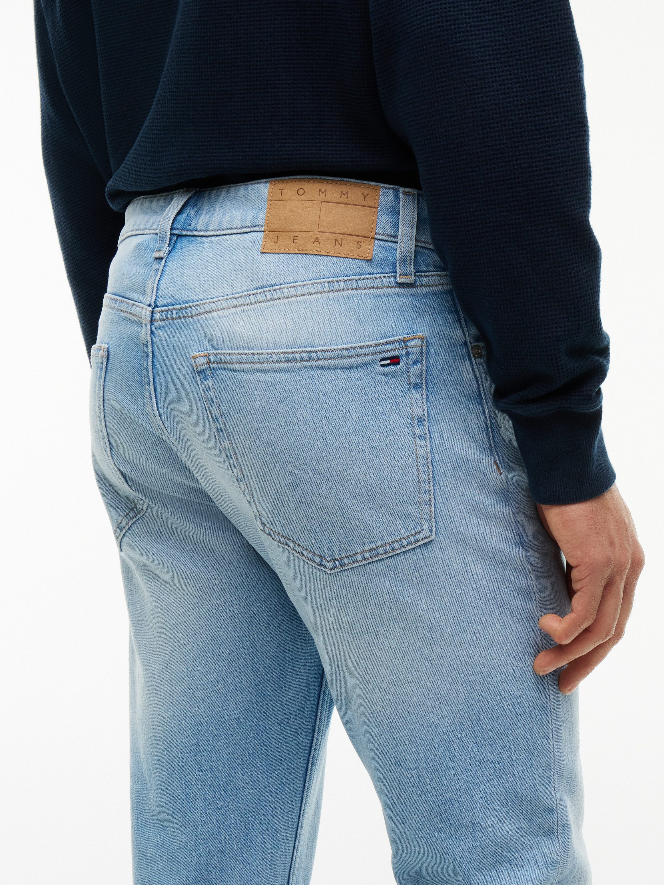 Tommy Jeans Straight-Jeans AUSTIN SLIM TAPERED Slim fit mit Taschen – Bild 3 von 5