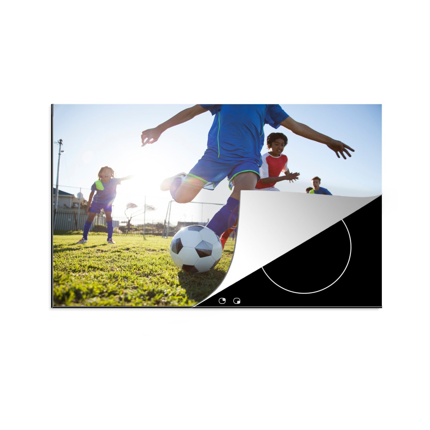 MuchoWow Herdblende-/Abdeckplatte Junge spielt Fußball, Vinyl, (1 tlg), 81x52 cm, Induktionskochfeld Schutz für die küche, Ceranfeldabdeckung