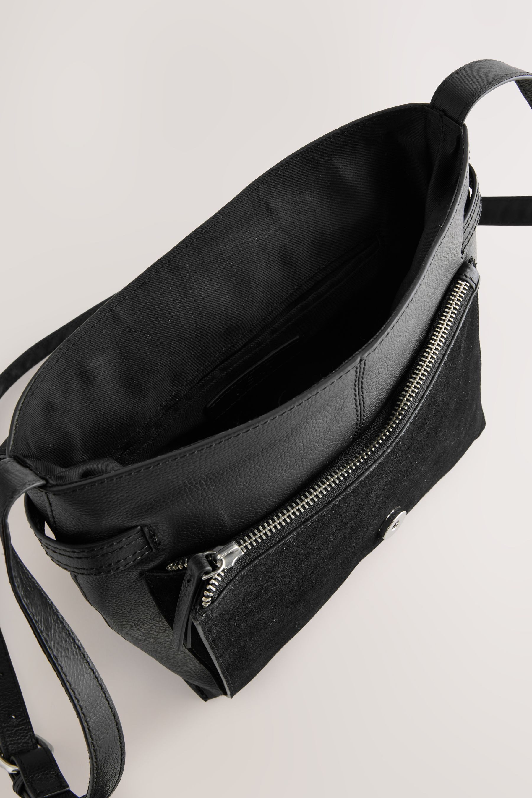 Next Messenger Bag Umhängetasche aus Leder (1-tlg)