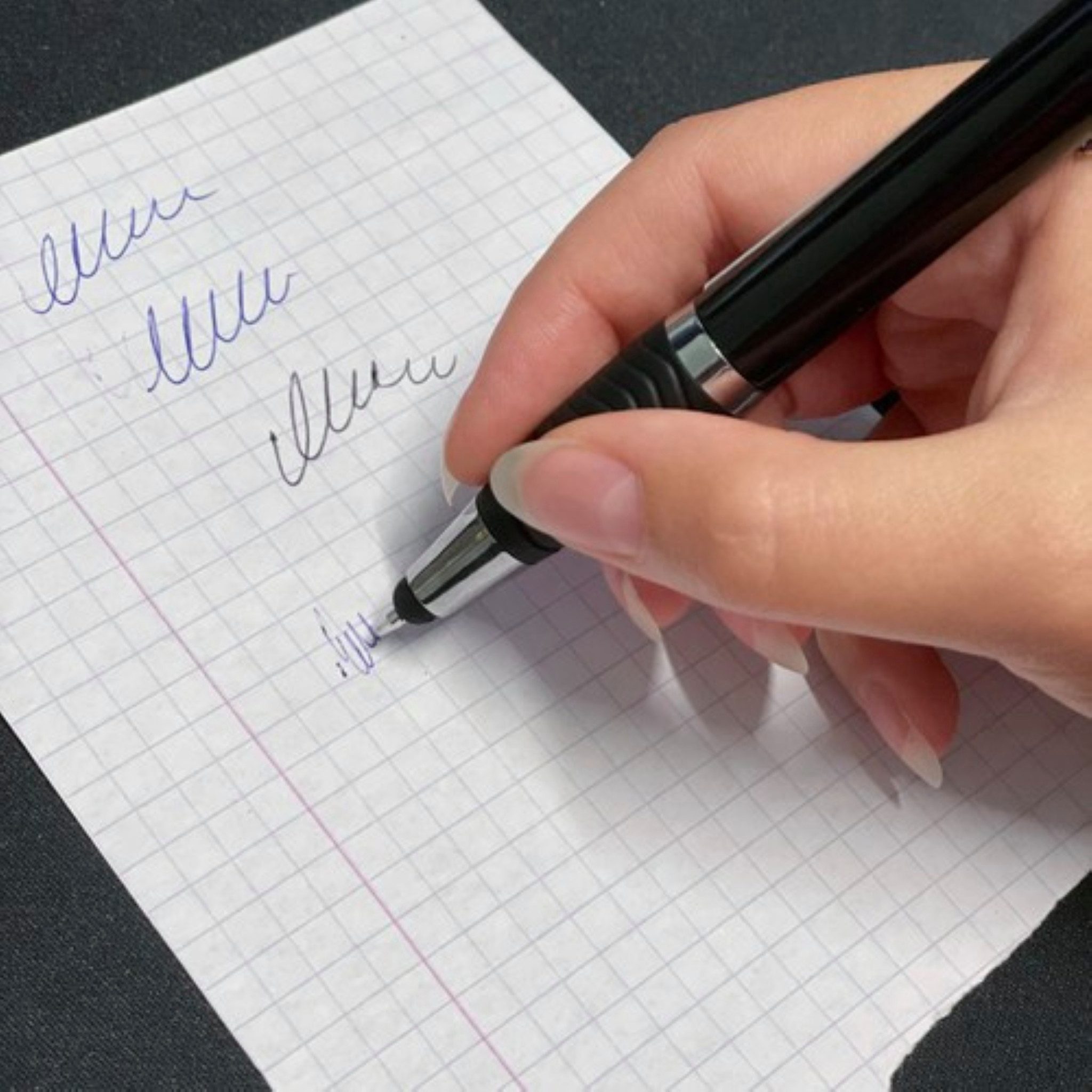 MAALEO Druckkugelschreiber 6er-Set Kugelschreiber mit Notizzettel und Touchscreen-Spitze., (Mehrzweck-Kugelschreiber für Notizen & Touchscreens im 6er-Set., 6-tlg., 6 Kugelschreiber mit ausziehbarem Notizzettel in Blau & Schwarz), Stift mit ausziehbarem Notizzettel und Touchscreen-Spitze.