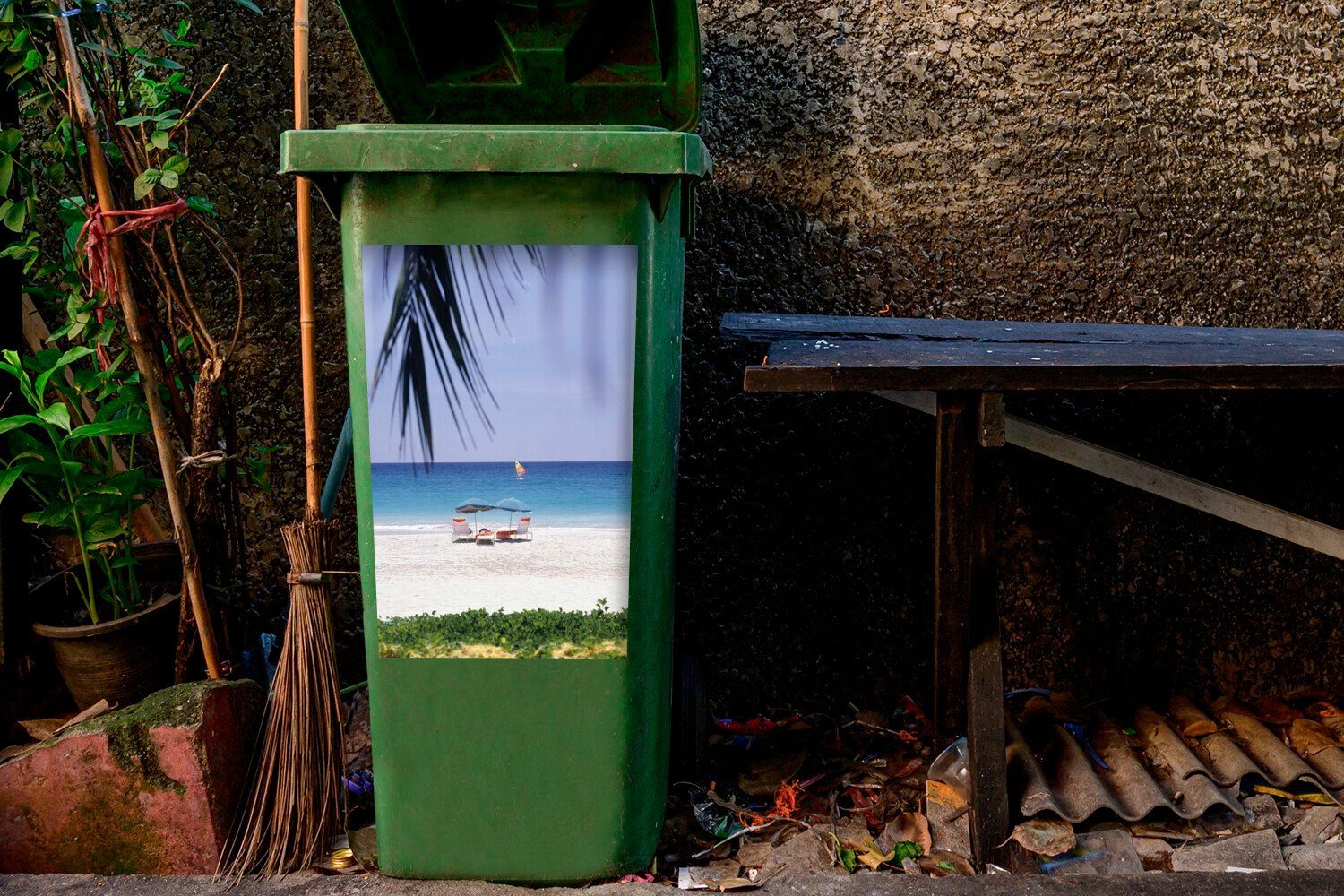 MuchoWow Wandsticker Sticker, Kea Mülltonne, St), Container, Hawaii Strand (1 Mauna Abfalbehälter am Sonnenbänke Mülleimer-aufkleber