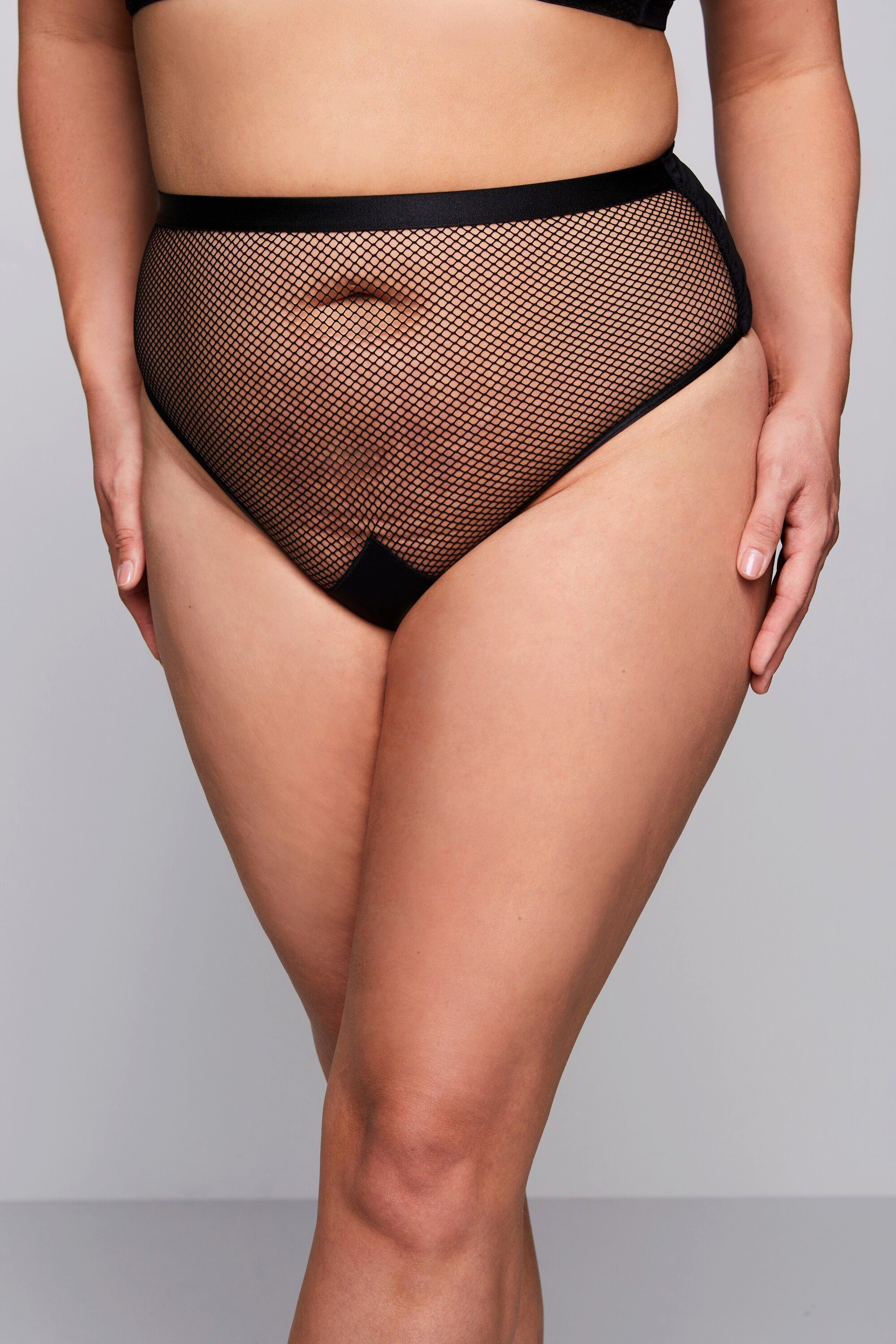 Slip String Netz und Mesh Ouvert-Öffnung im Schritt