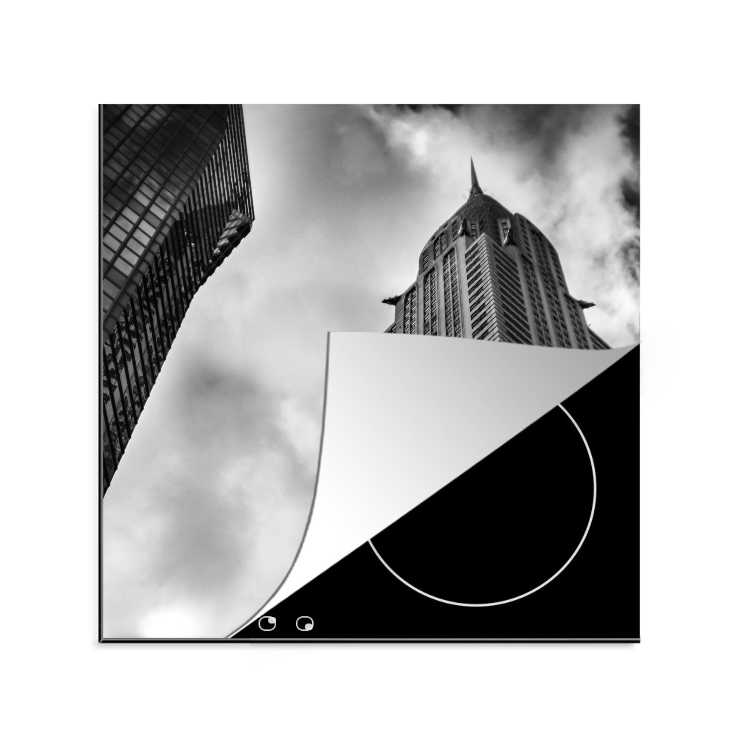 MuchoWow Herdblende-/Abdeckplatte Chrysler Building in New York von unten nach oben in Schwarz-Weiß, Vinyl, (1 tlg), 78x78 cm, Ceranfeldabdeckung, Arbeitsplatte für küche