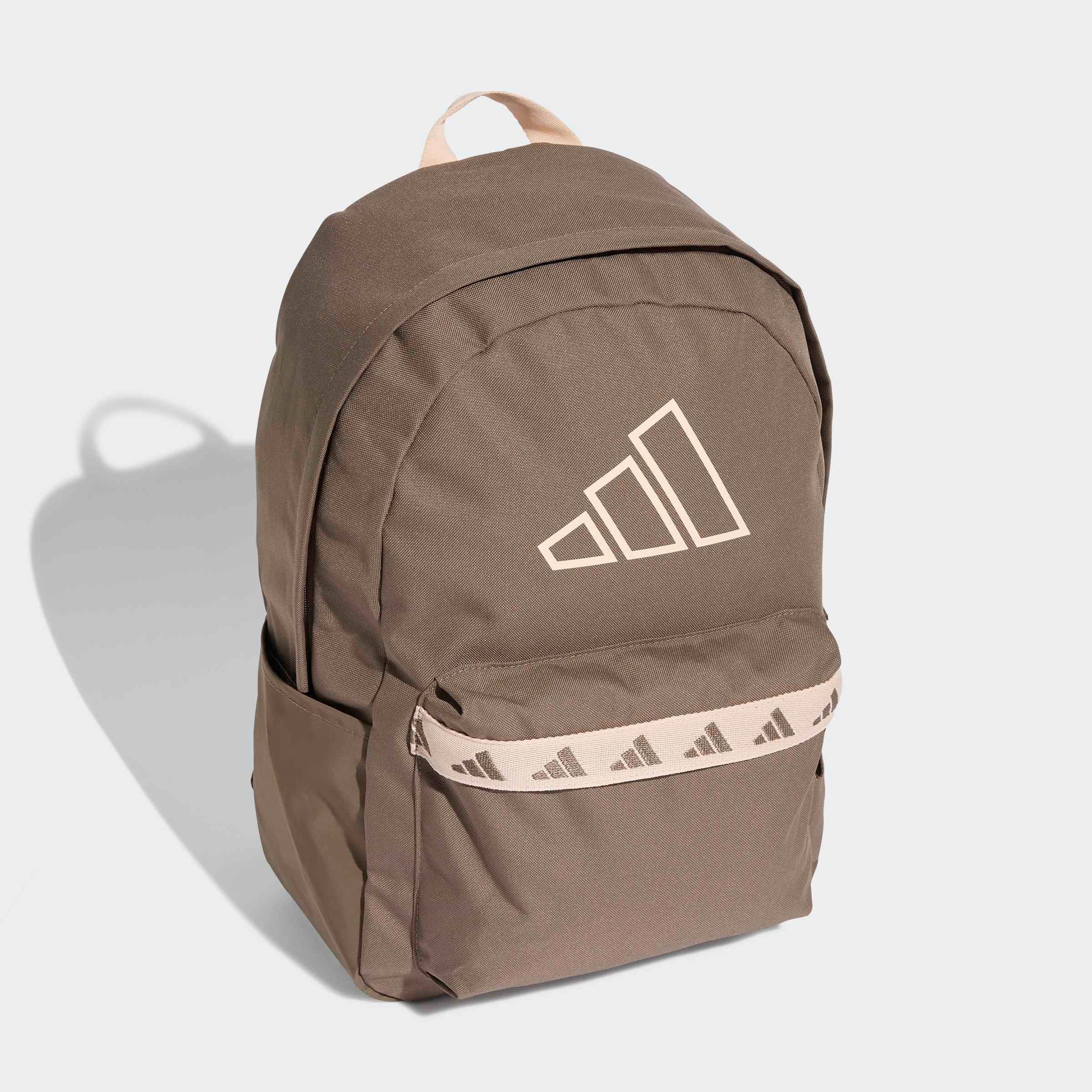 adidas Performance Rucksack CL TAPE BPK, für Erwachsene, sportlich und stilvoll, mehrere Fächer und Taschen. Reduzierter Preis € 24,99. Unverbindliche Preisempfehlung € 30,00