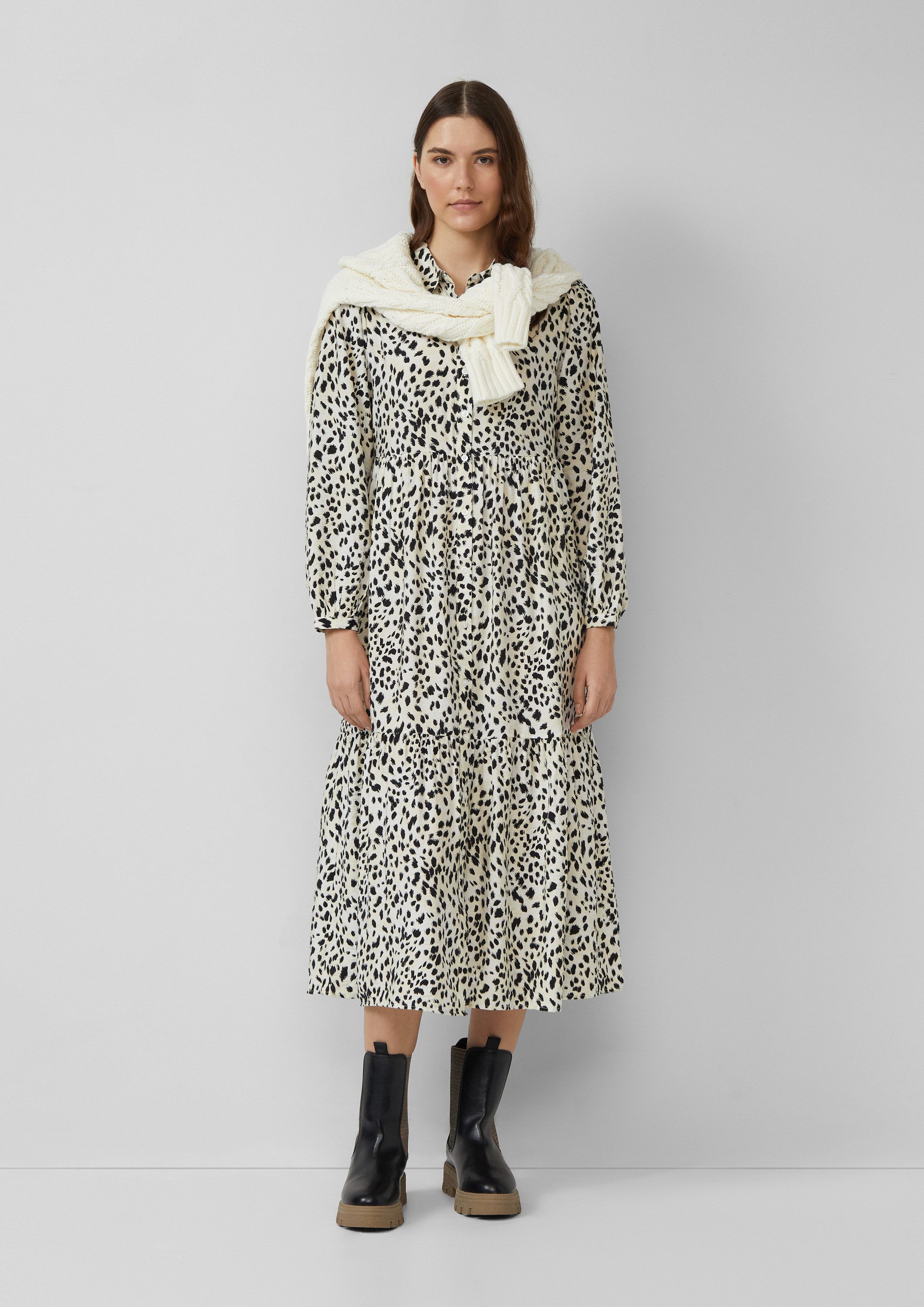 s.Oliver Midikleid Kleid Strukturiertes Viskosemix-Kleid im A-Shape mit Eingrifftaschen