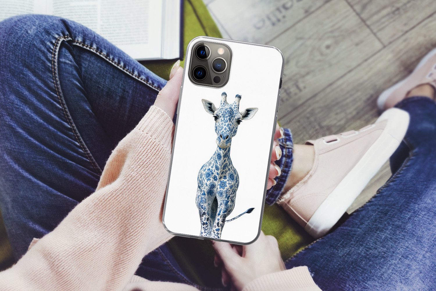 MuchoWow Handyhülle für Apple iPhone 13 Pro Giraffe - Delfter Blau - Tiere - Minimalistisc, Smartphone-Bumper, Print, Handy Schutzhülle Dünn