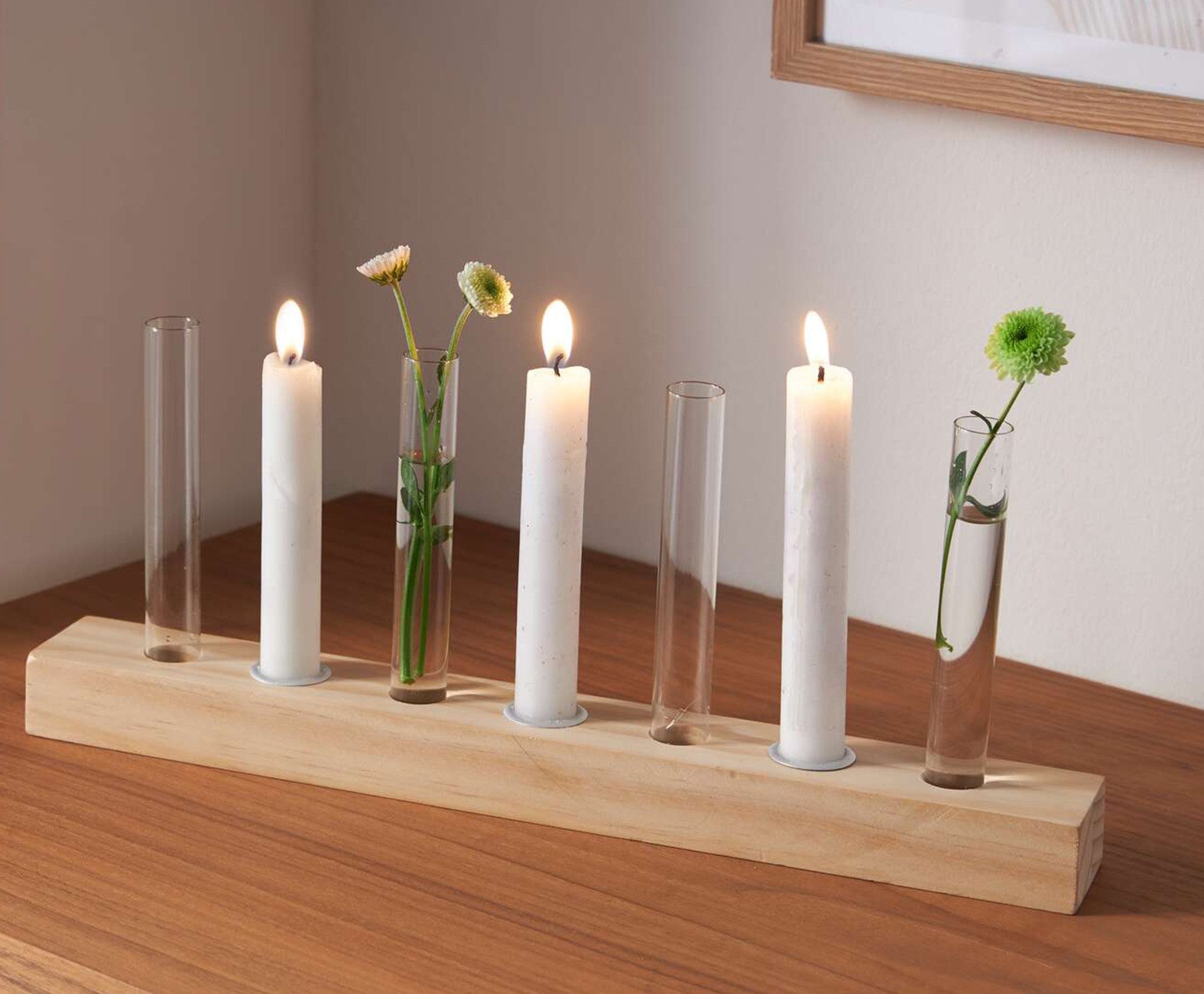 Dekoleidenschaft Dekovase Holz Dekoboard "Minimal" 4 Glasvasen & 3 Kerzenhalter Reagenzglas Vase, Kerzenständer, Lichterboard mit Blumenvase, Tischdeko
