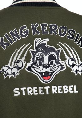 KingKerosin Collegejacke Street Rebel mit plakativer vintage Stickerei im Comic-Style Backside