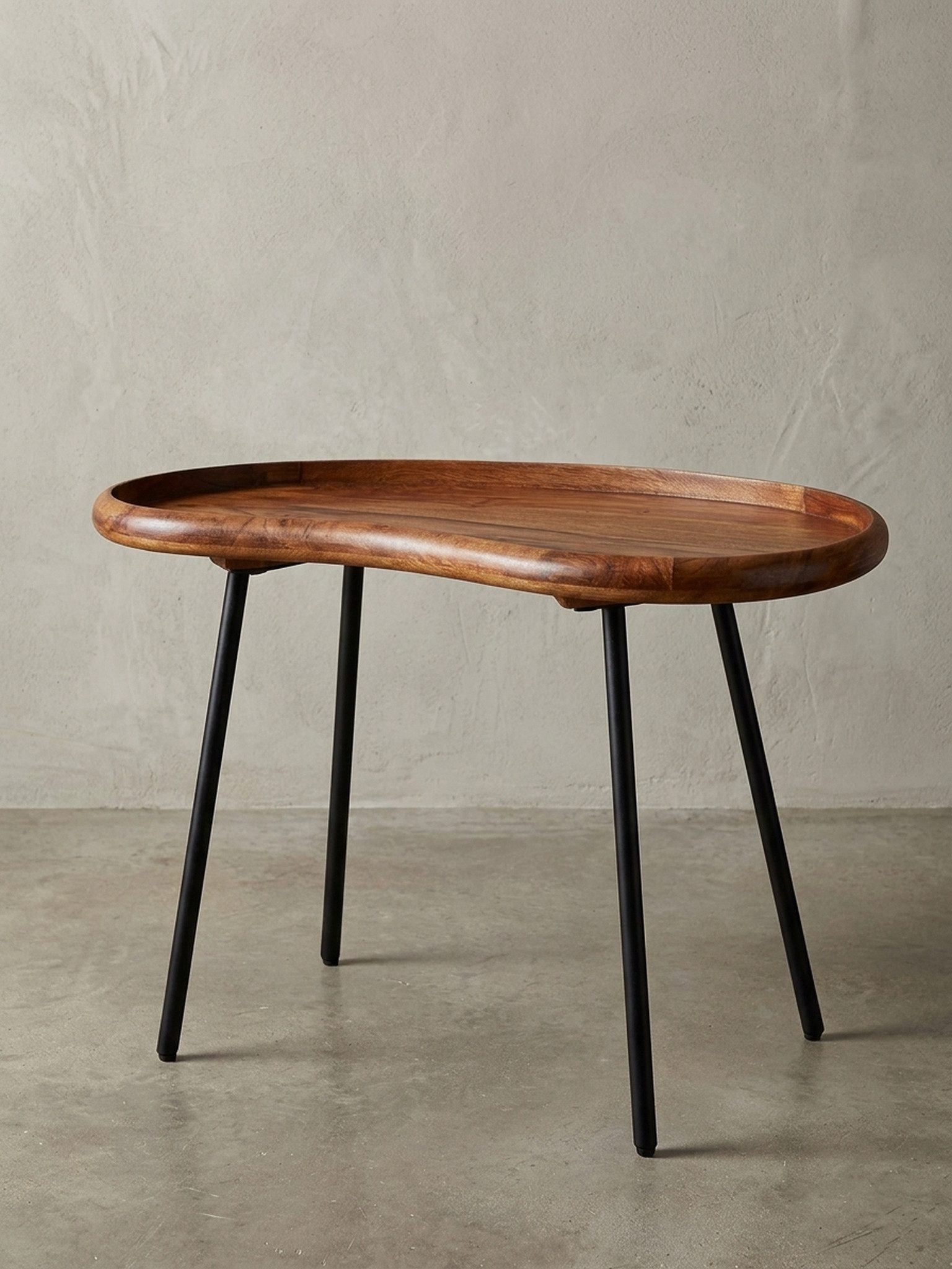 KADIMA DESIGN Couchtisch Retro Kaffeetisch UMBRIEN - Massivholz, Metallbeine - Nierenform