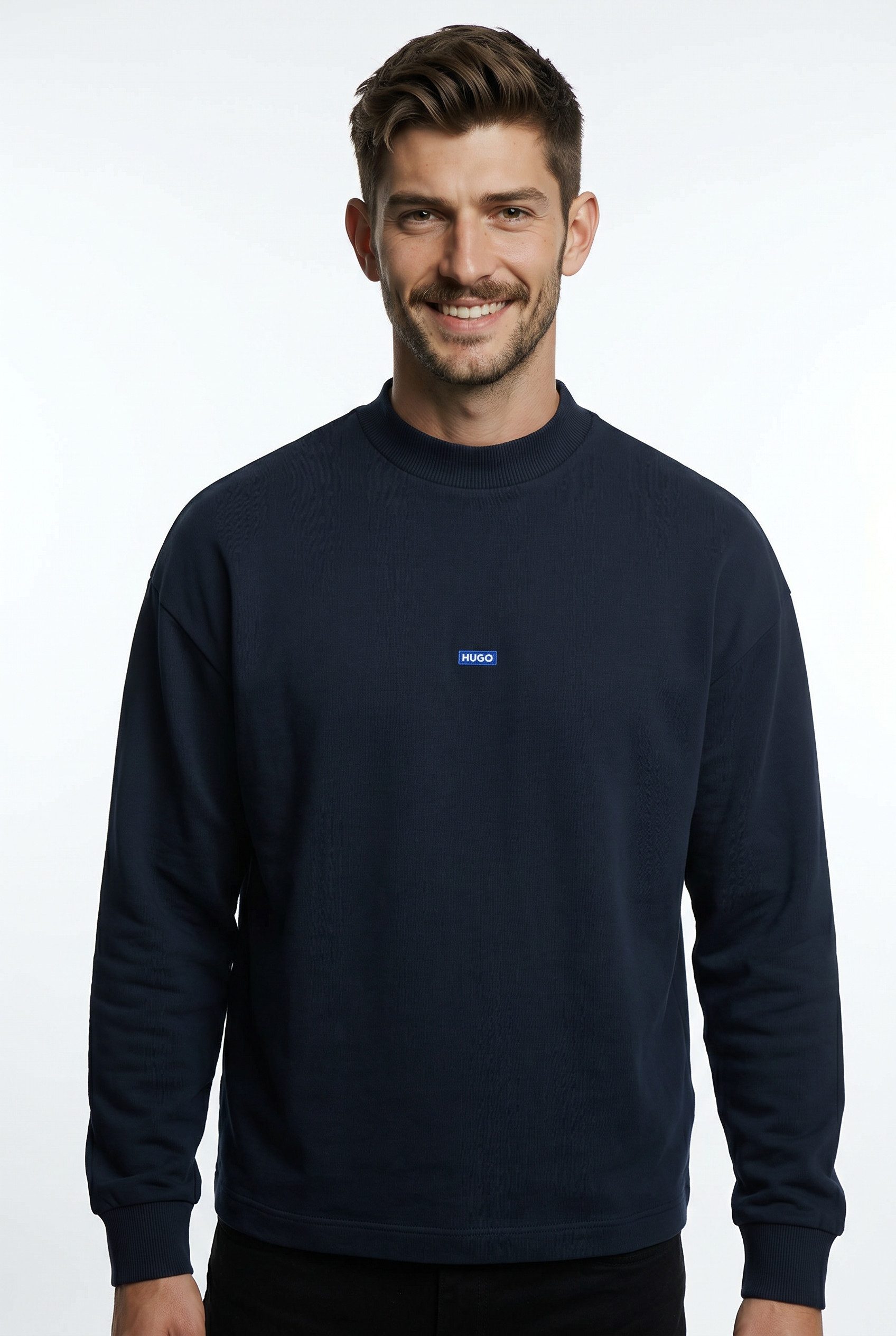 HUGO Sweatshirt Nedro Rundhalsausschnitt, Regular Fit, Logo-Patch