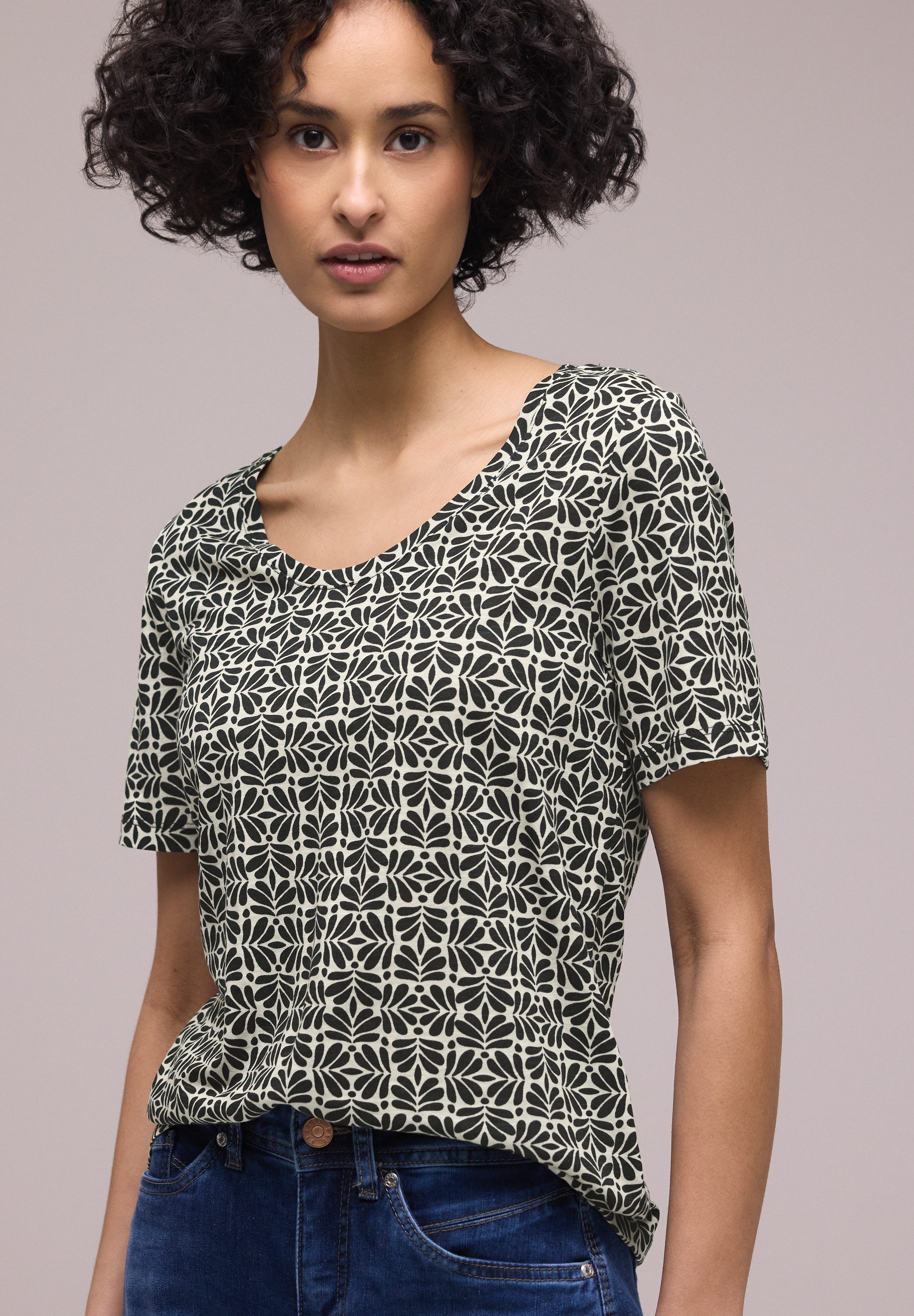 STREET ONE Kurzarmshirt Style Gerda fein gemustert, mit gerundetem V-Neck günstig online kaufen