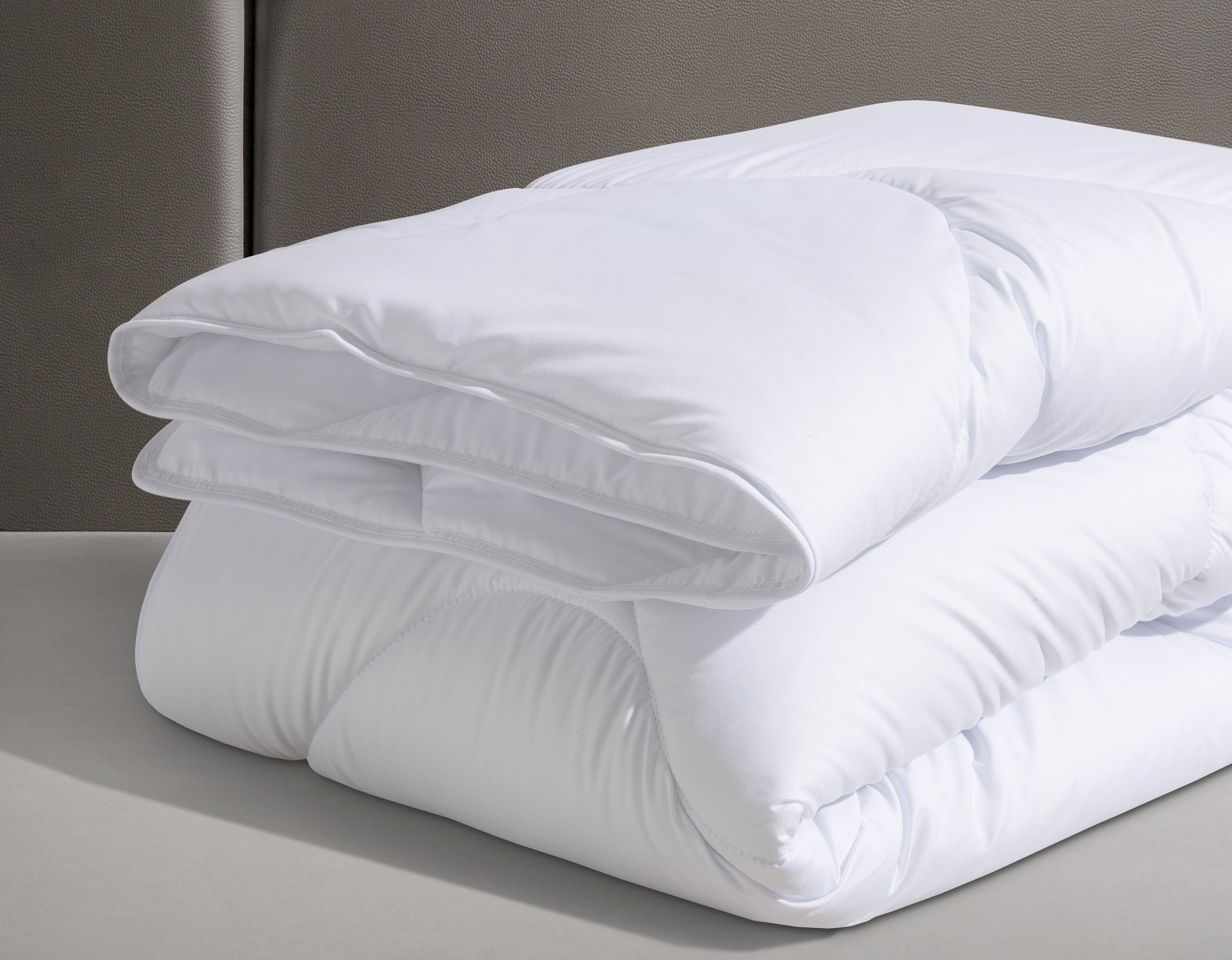 fan Microfaserbettdecke + Kopfkissen Bettwaren-Set in 135x200 cm, für Sommer oder 4-Jahreszeiten, Füllung: Faserbällchen (Kopfkissen), Bezug: Microfaser