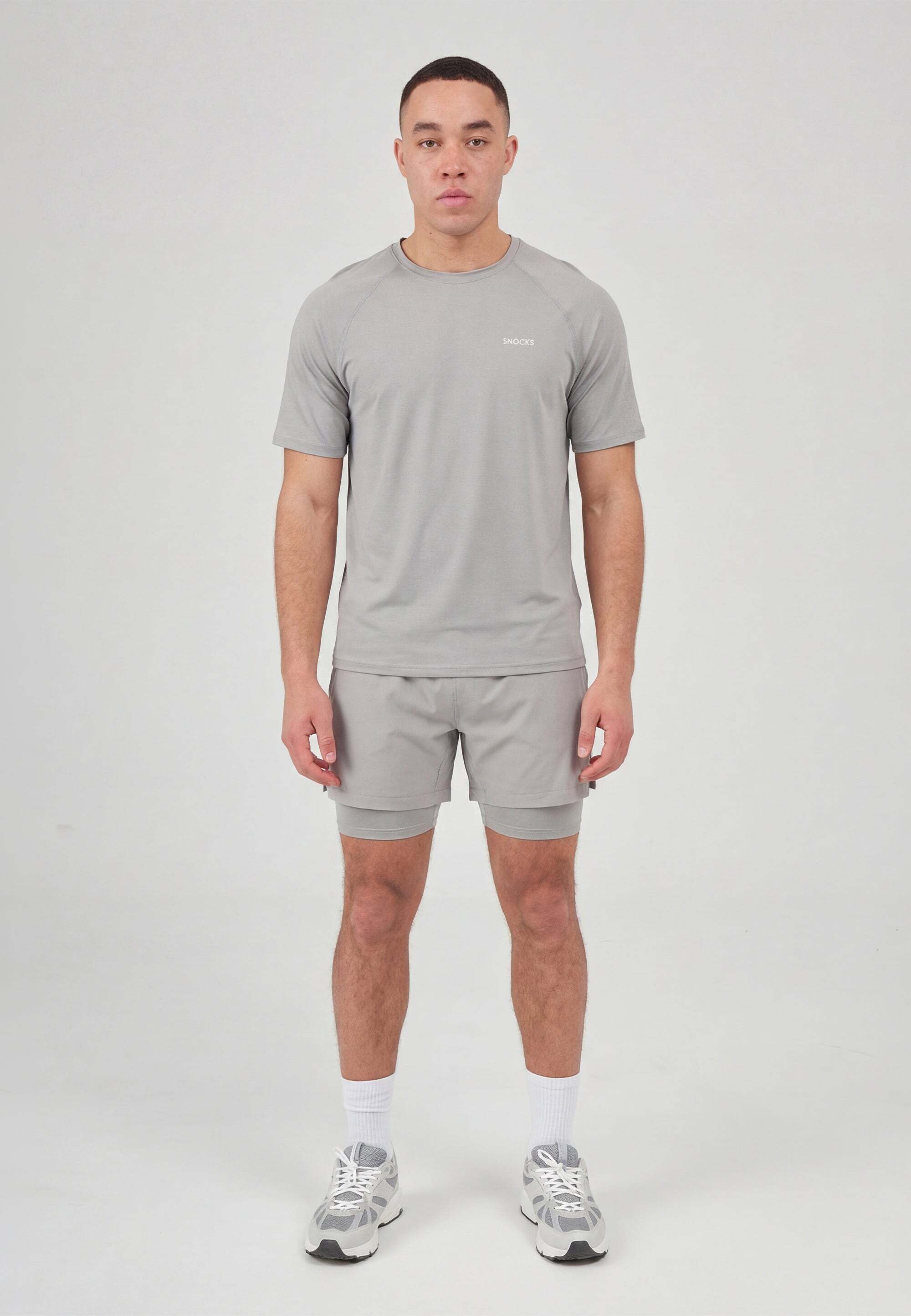 SNOCKS Trainingsshirt Trainingsshirt mit Raglanärmeln Herren (1-tlg) aus schnelltrocknendem Material mit reflektierendem Logo