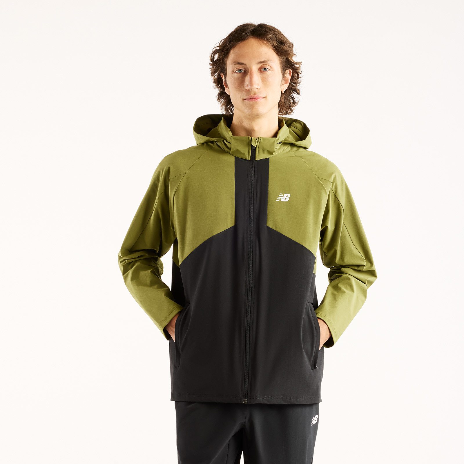 New Balance Trainingsjacke UTILITY STRETCH WOVEN JACKET Trainingsjacke für Fitness und sportliche Aktivitäten