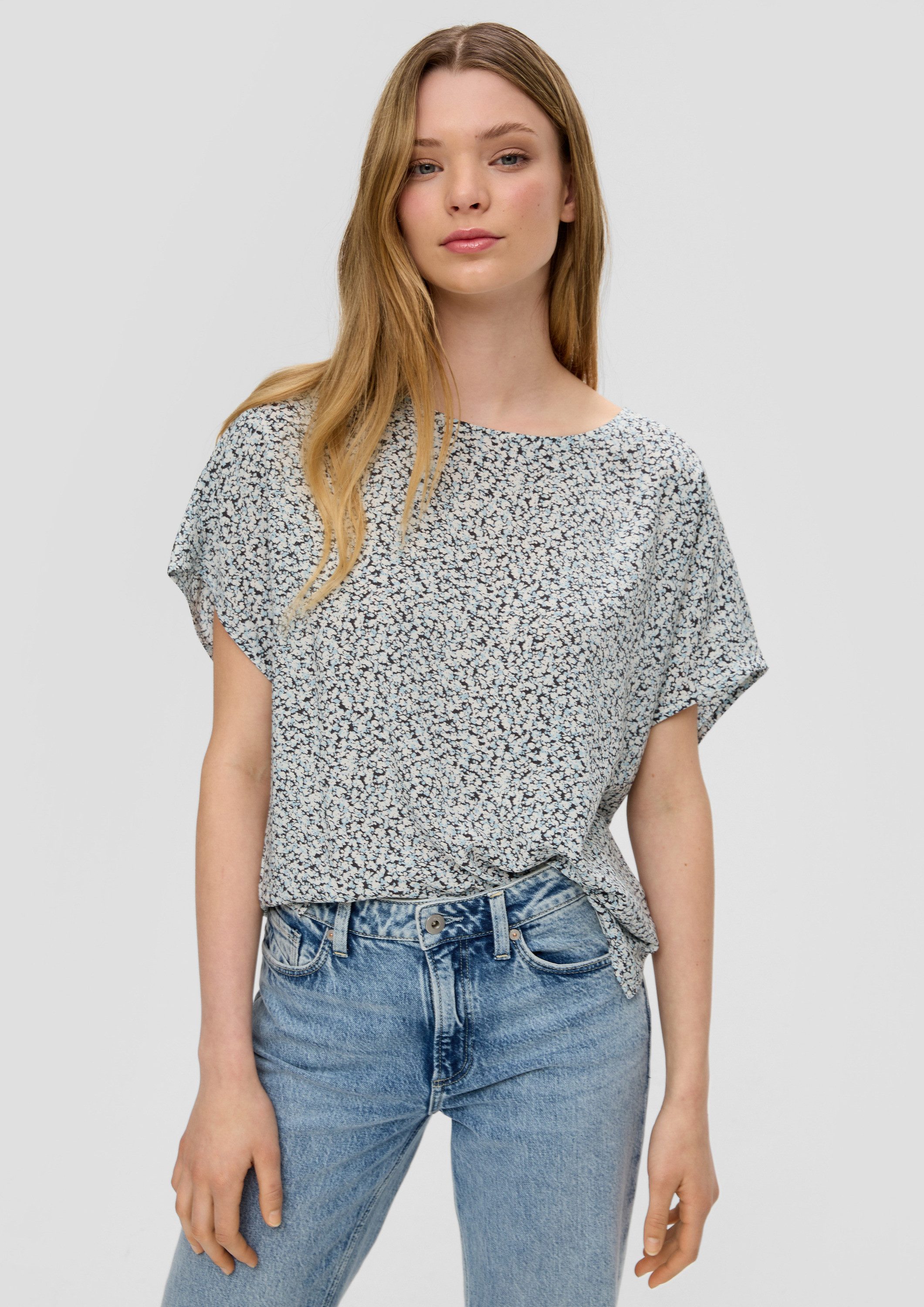 QS Kurzarmshirt Bluse Oversized Viskose-Bluse mit verlängertem Rückenteil