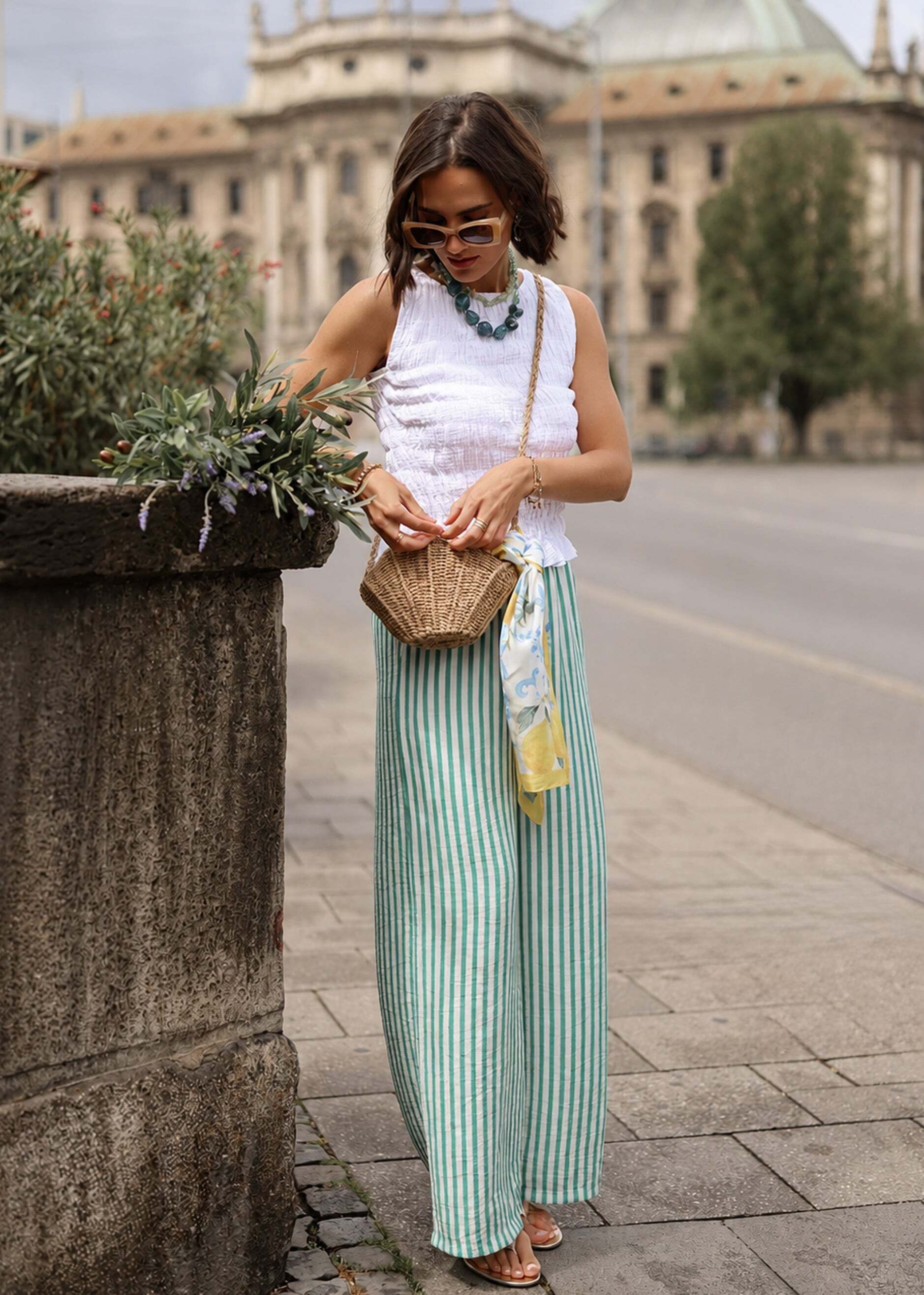 SASSYCLASSY Stoffhose Gestreifte Hose mit weitem Bein für Damen Stilvolle Viskose-Hose mit elastischem Bundund Eingriffstaschen Grün
