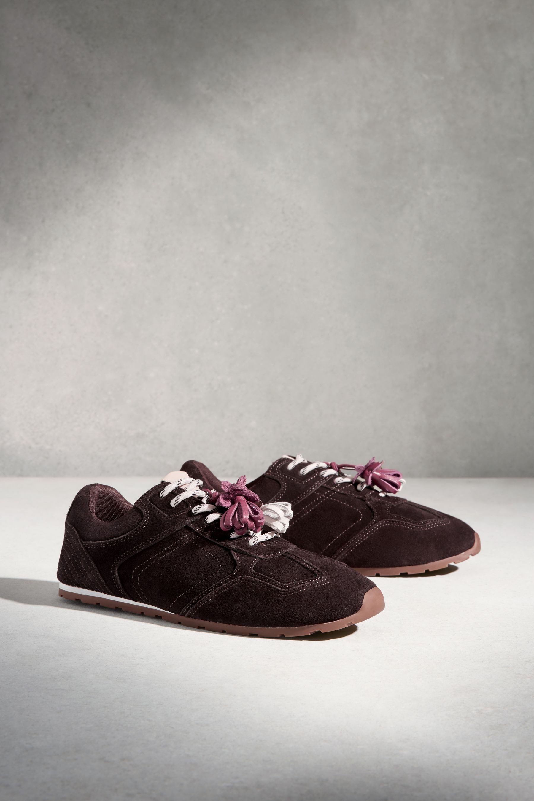 Next N. Premium Schnürsneaker aus Leder mit Anhänger Sneaker (1-tlg)