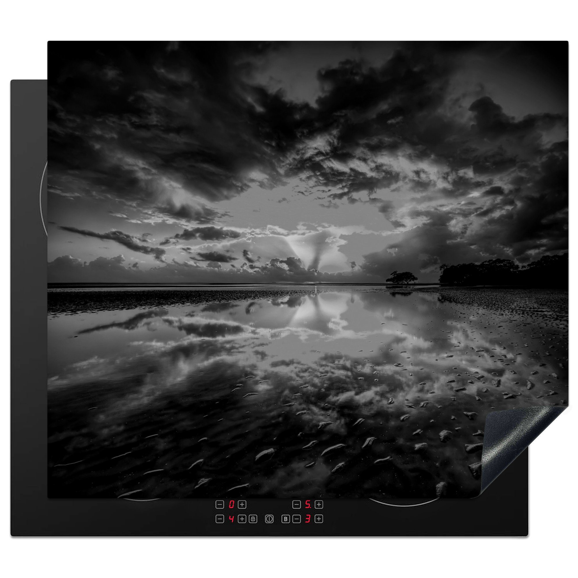 MuchoWow Herdblende-/Abdeckplatte Der Nudgee Beach in der Nähe von Brisbane in Australien - schwarz und, Vinyl, (1 tlg), 60x52 cm, Mobile Arbeitsfläche nutzbar, Ceranfeldabdeckung
