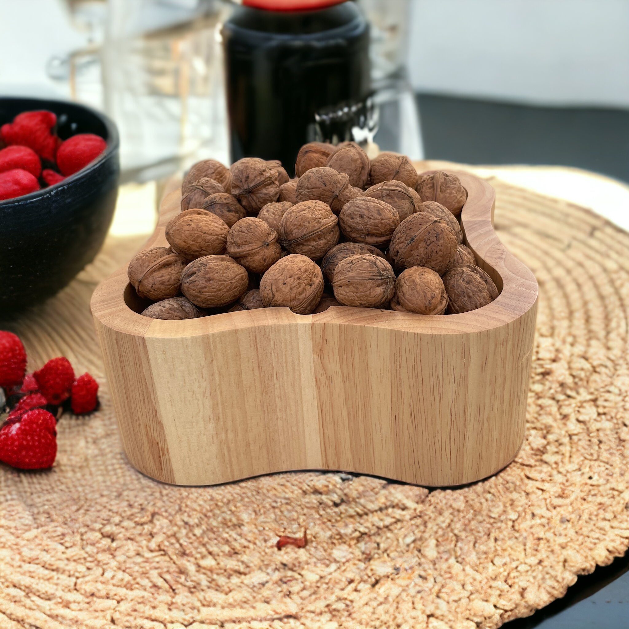 Continenta Schneidebrett Nussschale aus Gummibaum 24,5 cm mit Qualitätsknacker, Holz