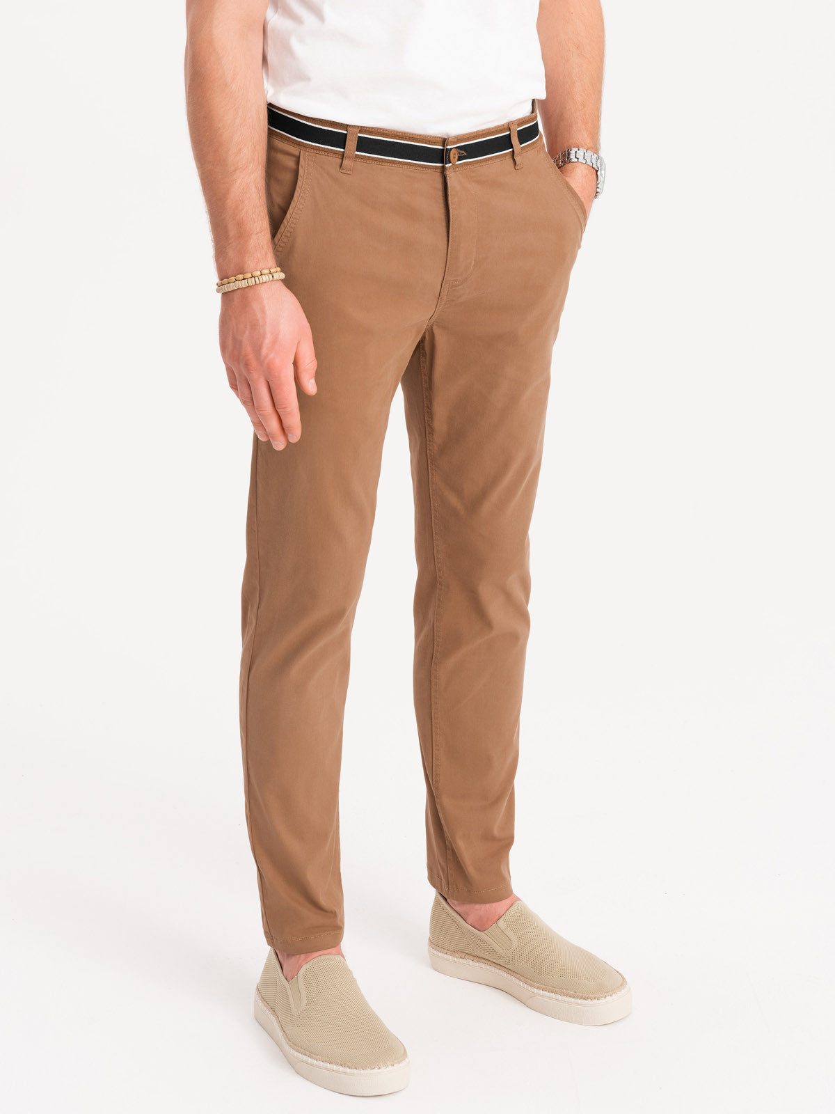 Chinohose Chinohose mit Gürtelähnliche dekorative Paspel.