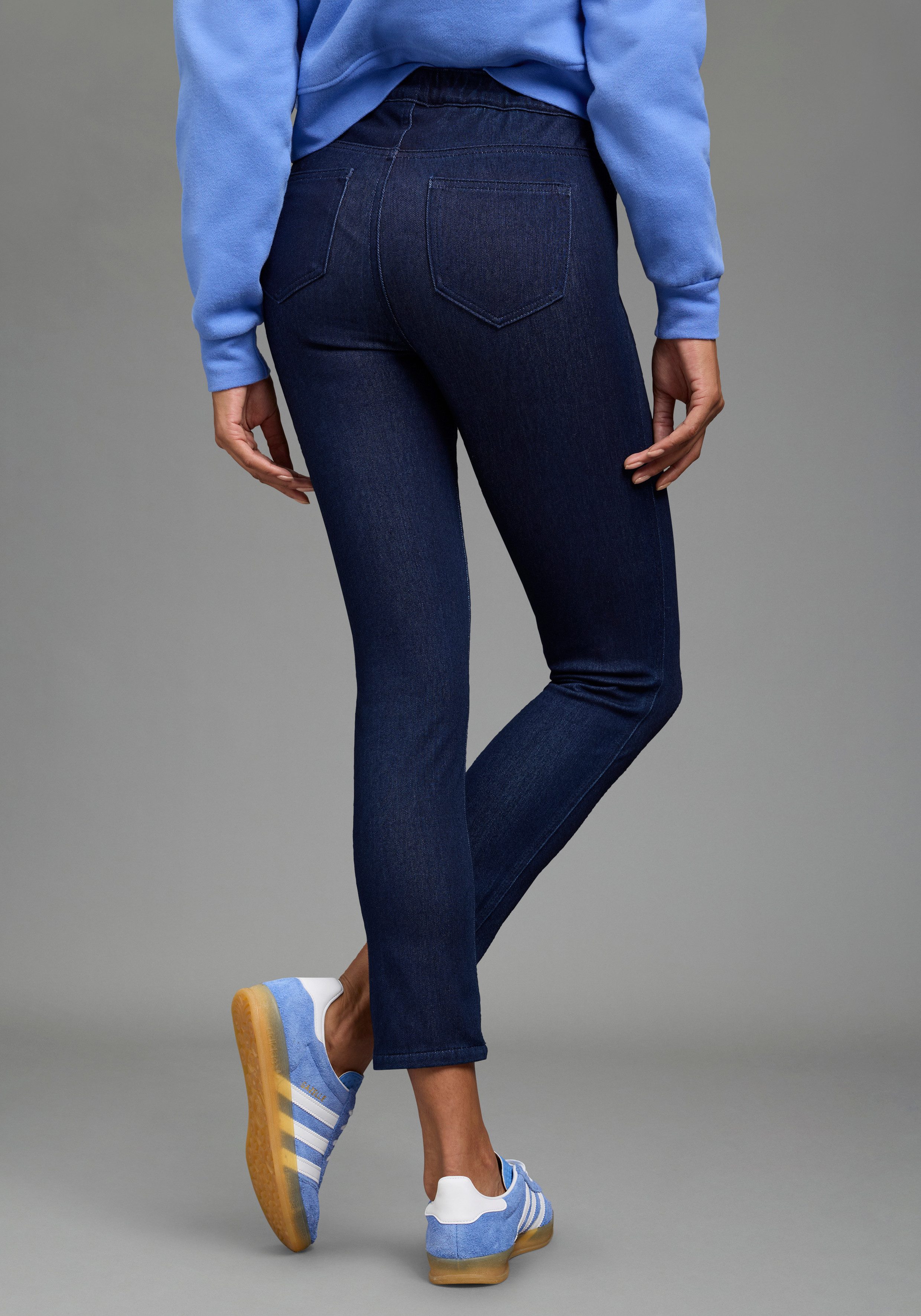 Arizona Jeansjeggings im 4 Way Stretch, Quer- und Längselastisch, 7/8 extra-enger Skinny-Fit, normale Leibhöhe, 7/8-Länge – Bild 2 von 5