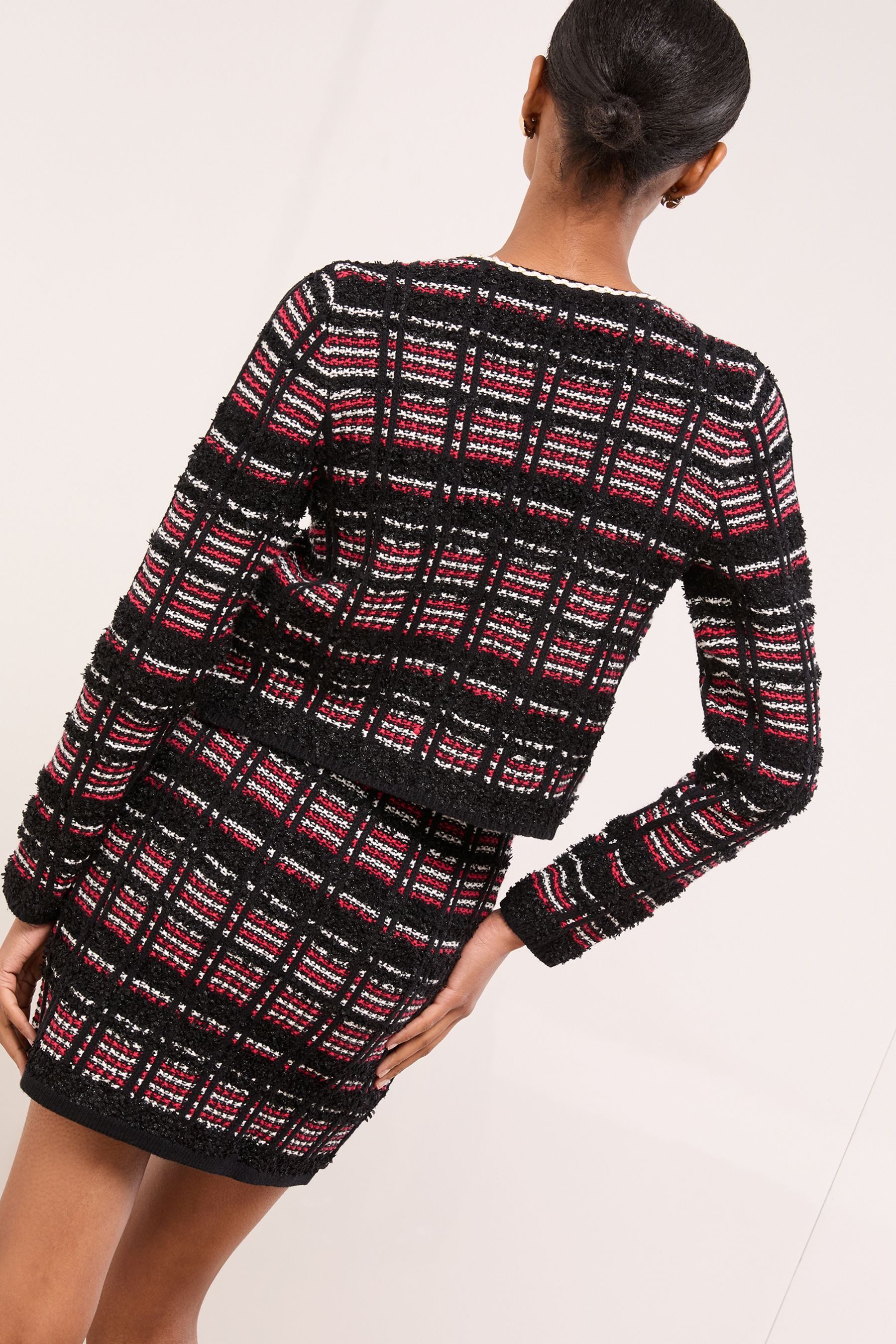 LIPSY Strickjacke Lipsy karierte Bouclé-Strickjacke mit Besatz (1-tlg)