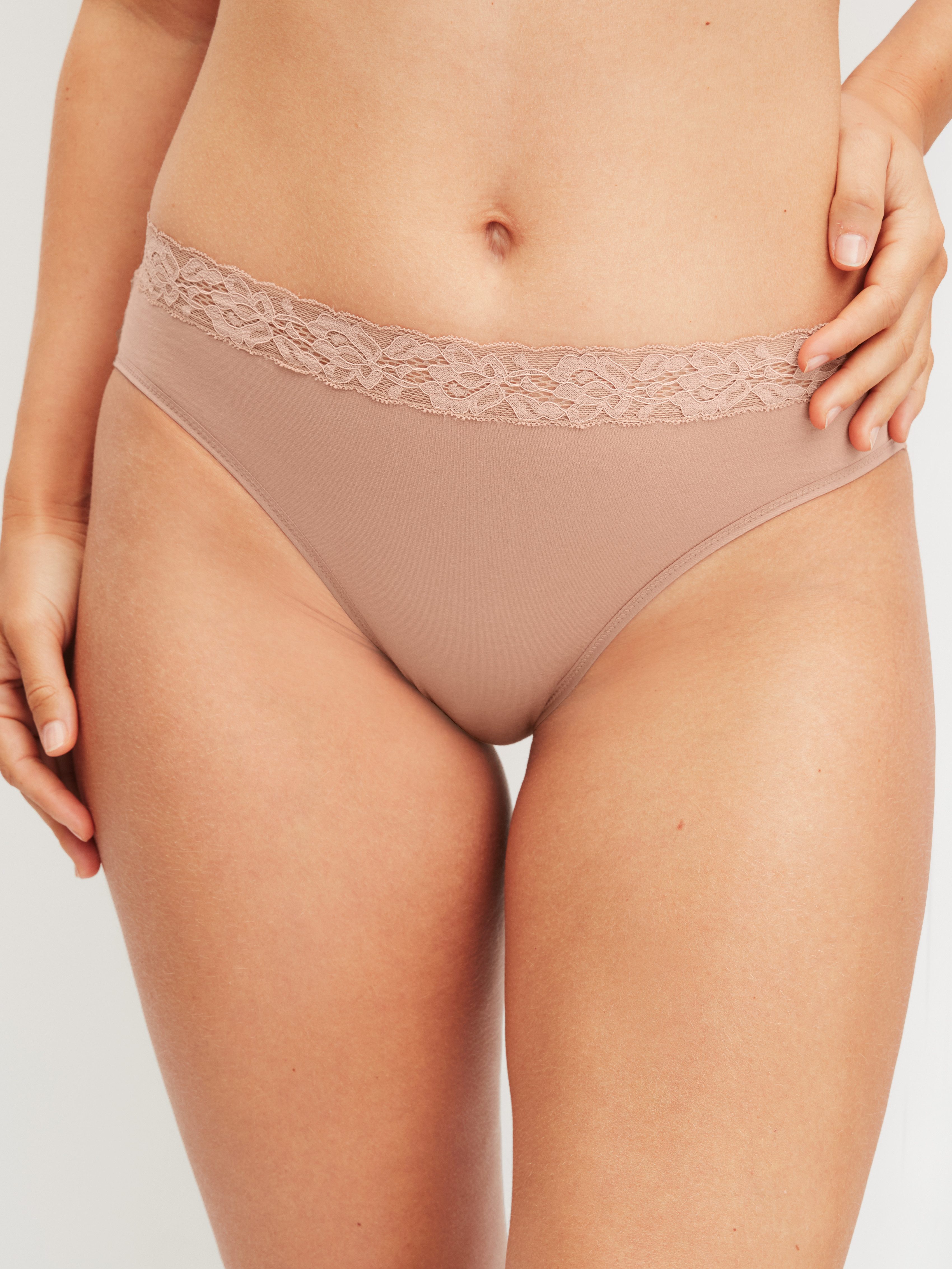 Slip Natural Comfort Lace