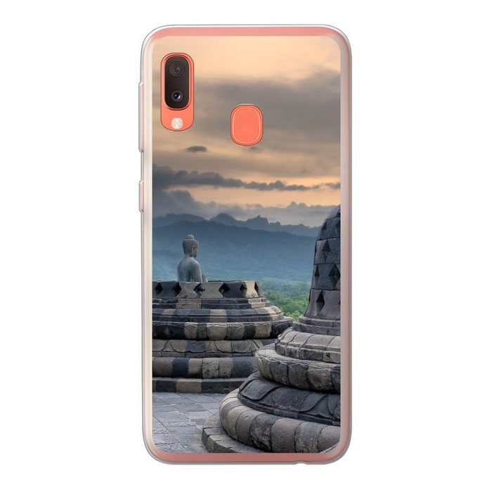 MuchoWow Handyhülle Dunkle Wolken über dem Borobudur-Tempel Handyhülle Samsung Galaxy A20e Smartphone-Bumper Print Handy
