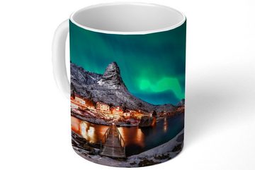 MuchoWow Tasse Nordlicht - Island - Schnee - Dorf - Grün - Berge, Keramik, Kaffeetassen, Teetasse, Becher, Teetasse, Geschenk
