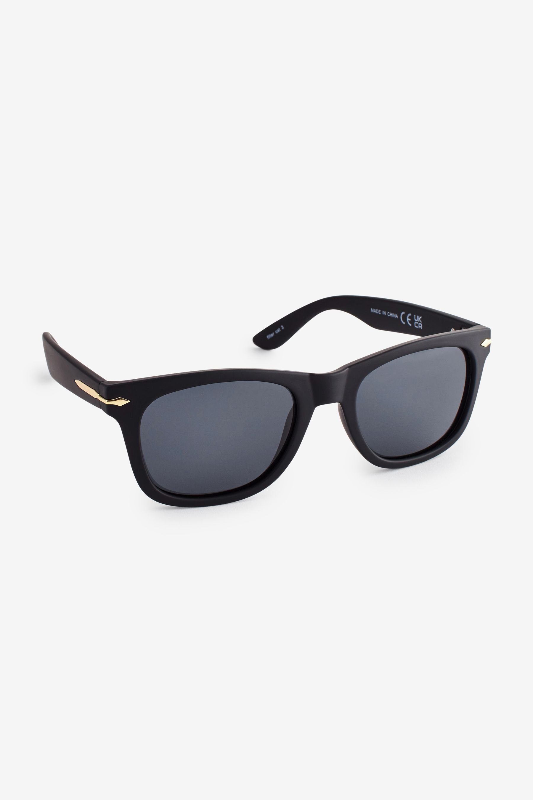 Sonnenbrillen mit polarisierten schwarzen Gläsern