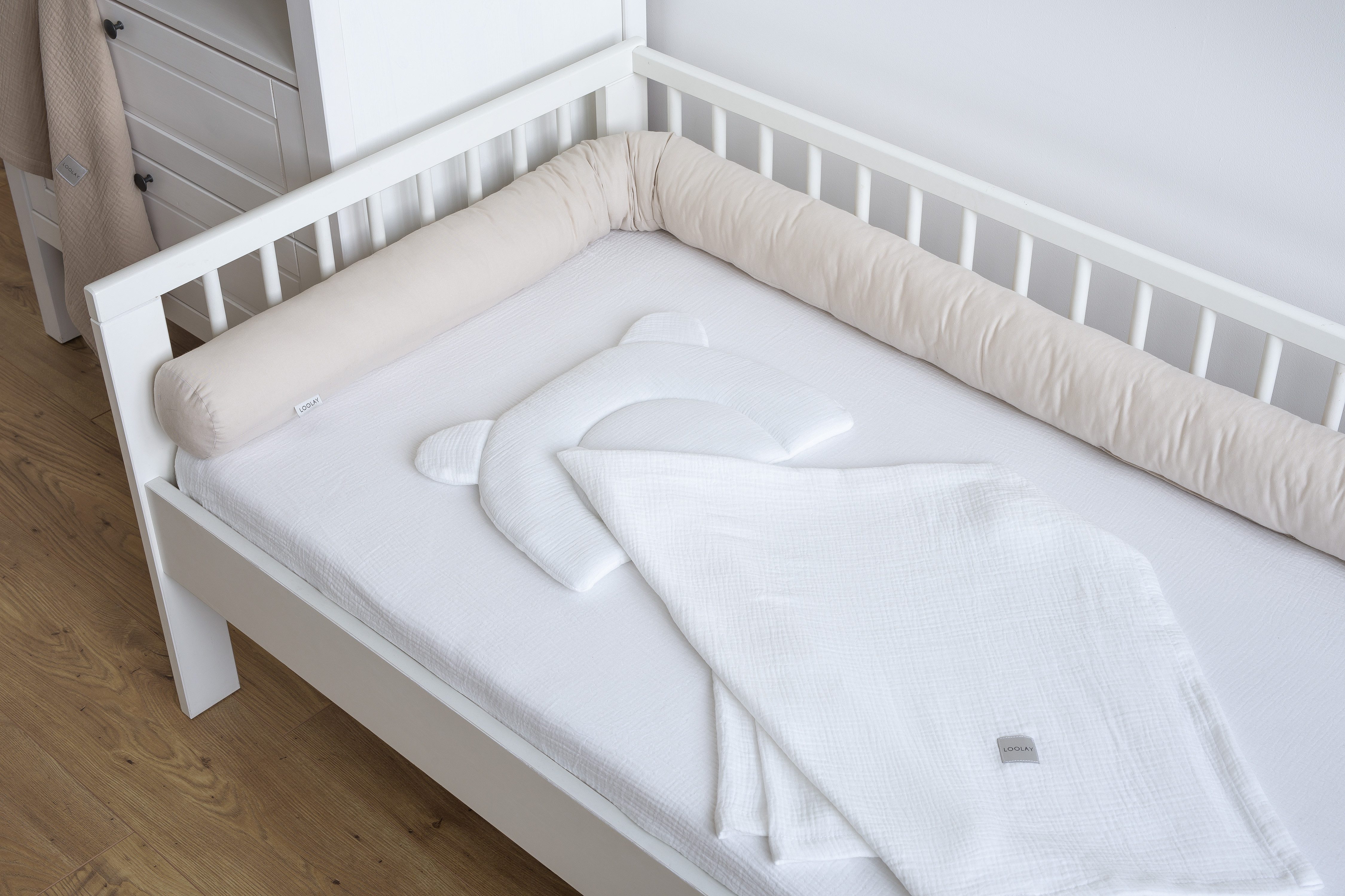 Loolay Nestchenschlange 100% BEIGE Baumwolle Multifunktion PREMIUM Bettschlange Stoffschlange, (Bettumrandung Krabbeldecke Babybett Umrandung Schlange Bett Kopfschutz, Zierkissen Bettrolle Dekokissen Zugluftstopper - Super GESCHENK), LOOLAY® - 100% Europäische Stoffe und Kleinserien-Nähen!