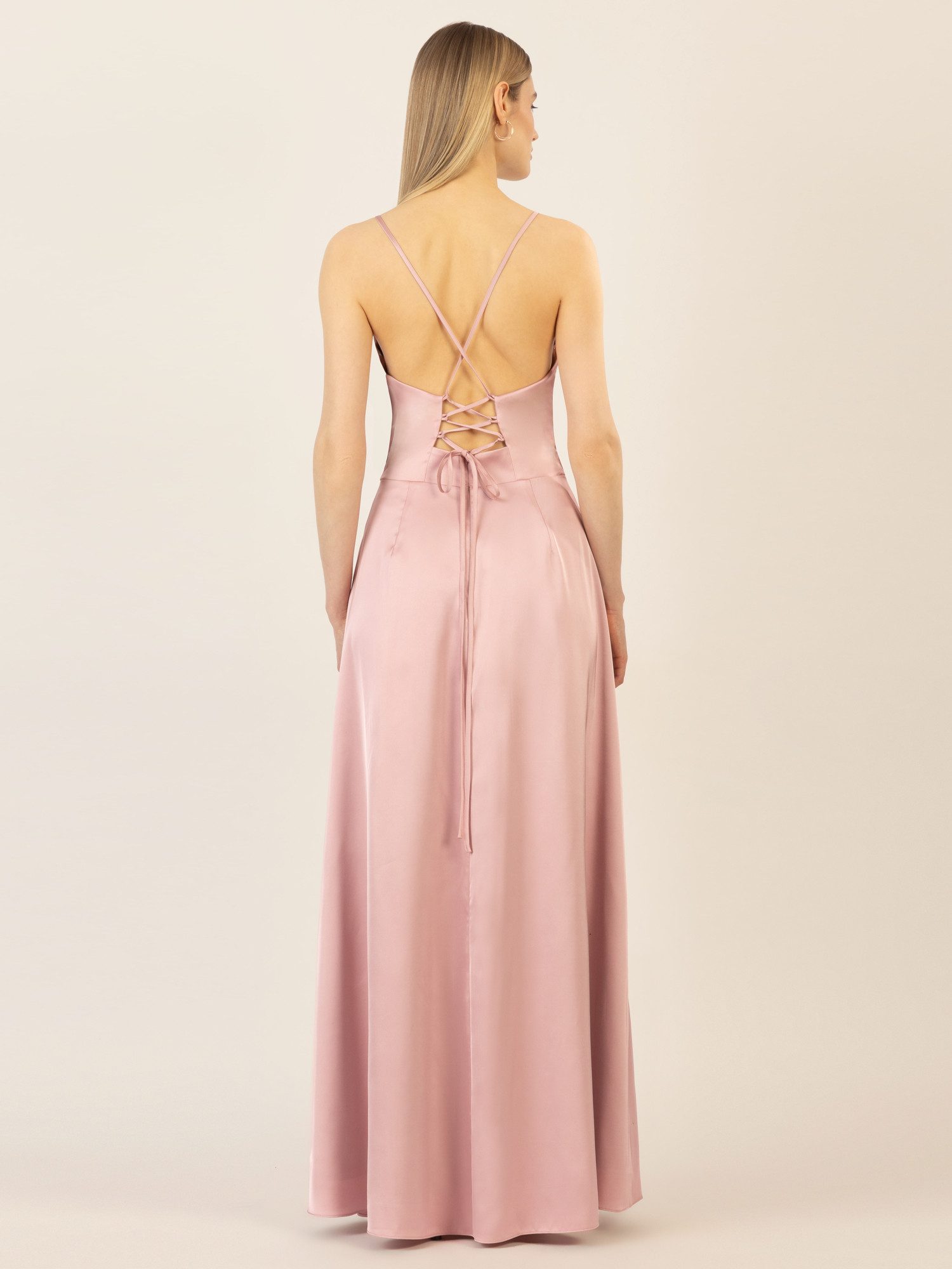 Apart Abendkleid mit Wickeleffekt