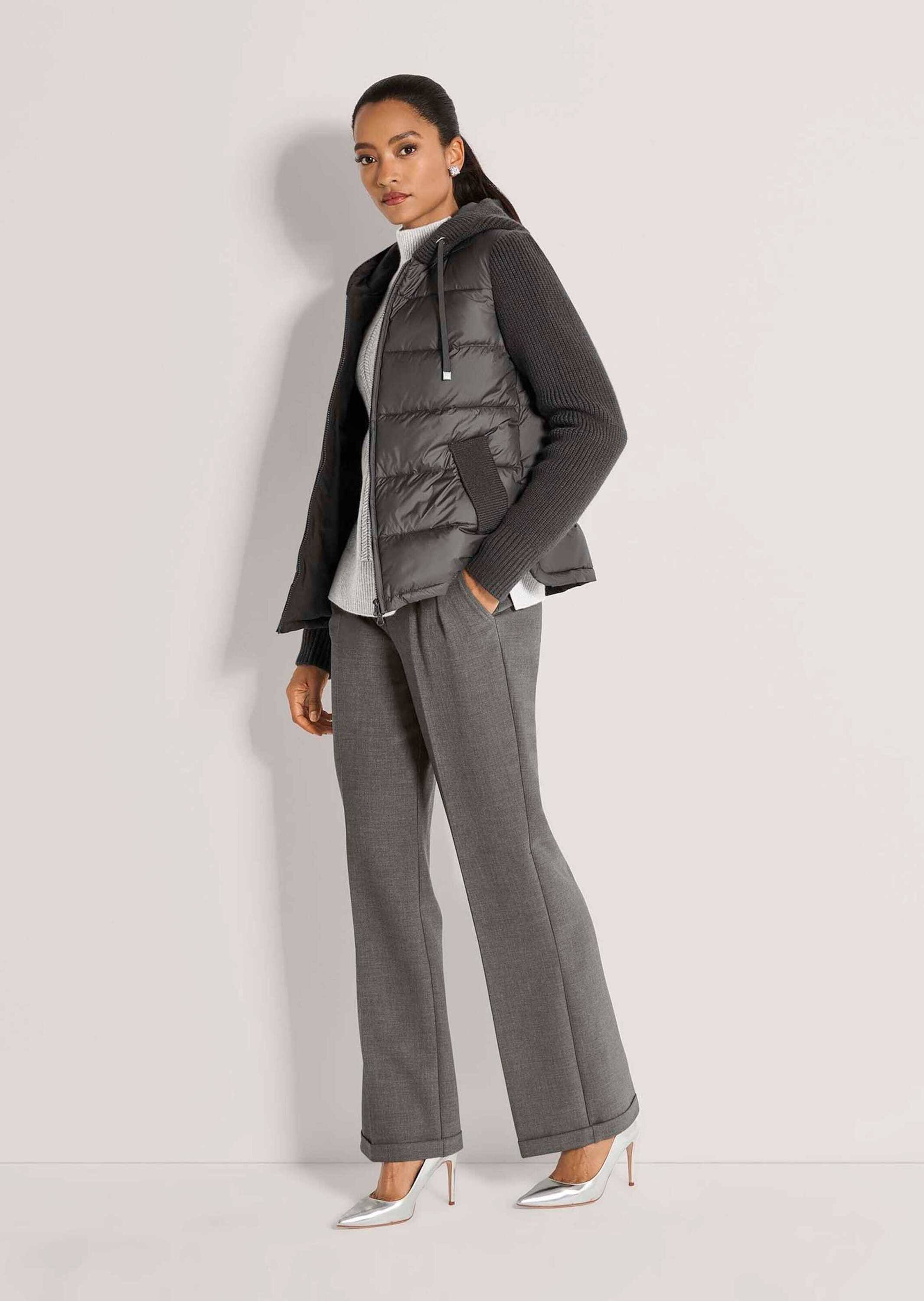 MADELEINE Outdoorjacke Steppjacke mit Strickärmeln Praktische Kapuze und seitliche Eingrifftaschen