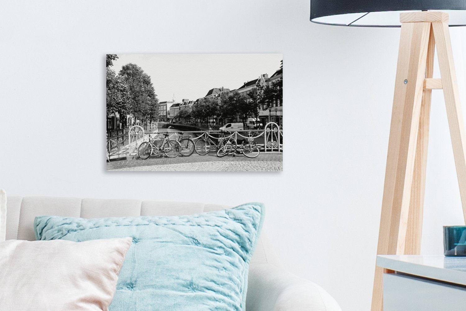Wanddeko, Leeuwarden schwarz-weiß, (1 in Radfahren cm auf Brücke 30x20 OneMillionCanvasses® St), Wandbild Leinwandbilder, Leinwandbild Aufhängefertig, - einer