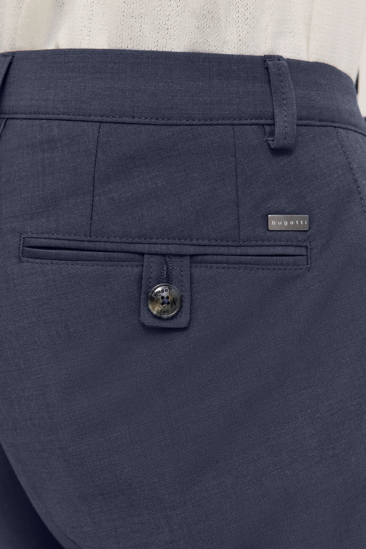 bugatti Bundfaltenhose mit Stretch und Bundfalten
