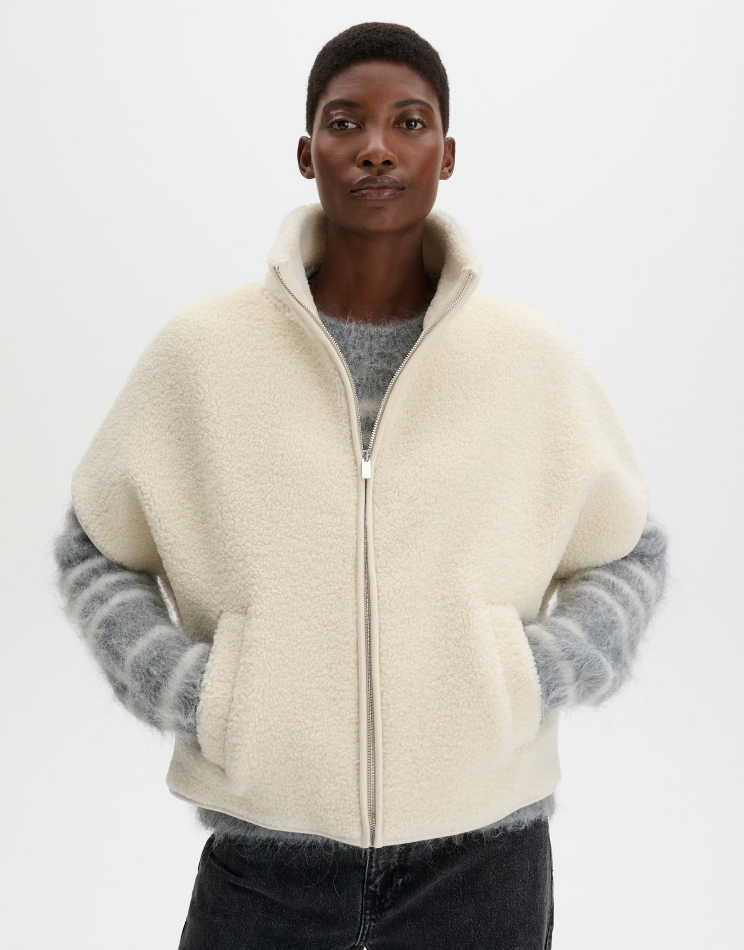 someday Sweatweste Ukara aus weichem Teddyfell Leicht taillierte Silhouette mit Stehkragen und Eingrifftaschen