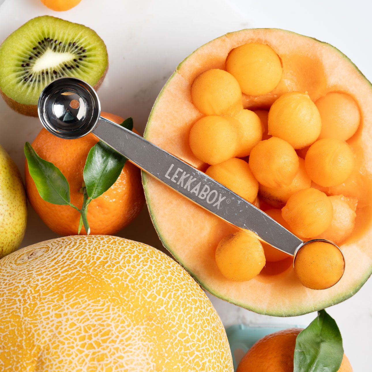 LEKKABOX Kugelausstecher Melonenausstecher Edelstahl Kugelformer - 2 Kugelgrößen, plastikrei, Formt im Handumdrehen appetitliche Snack-Kugeln in zwei Größen