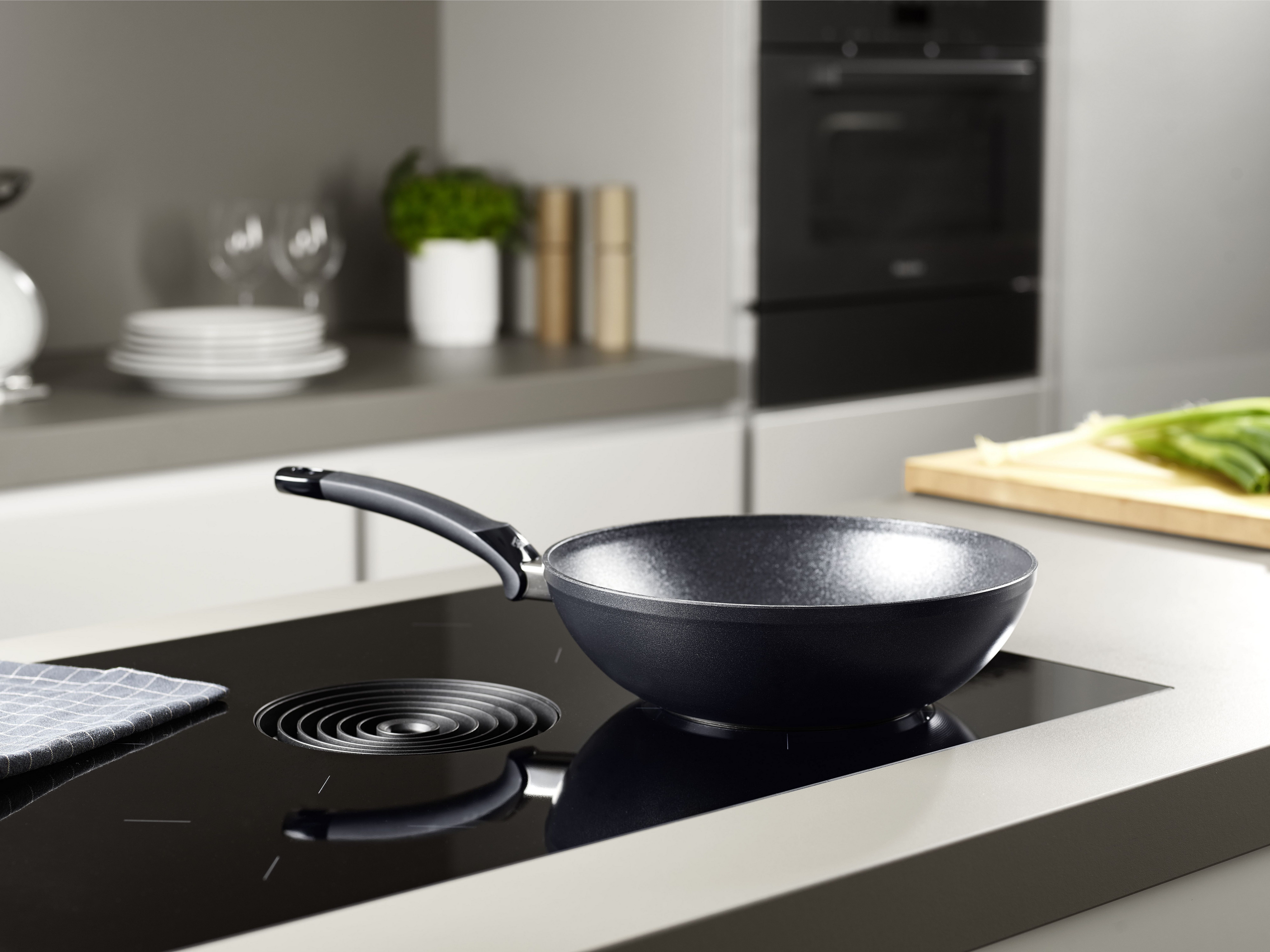 Fissler Wok Adamant®, Aluminium (1-tlg), kratzfest, Made in Germany