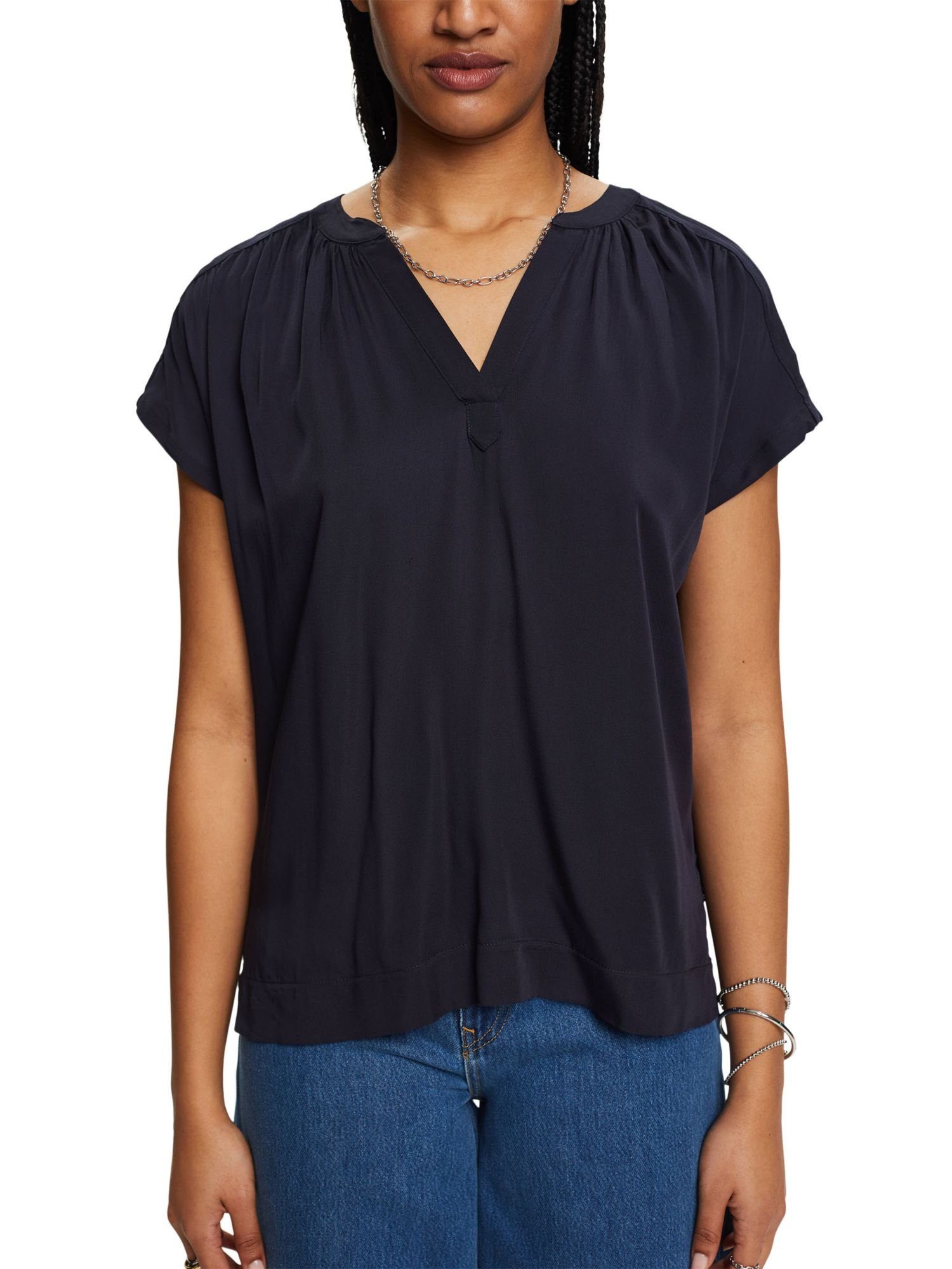 T-Shirt Bluse mit (1-tlg) Esprit ECOVERO™ V-Neck, LENZING™ NAVY Collection