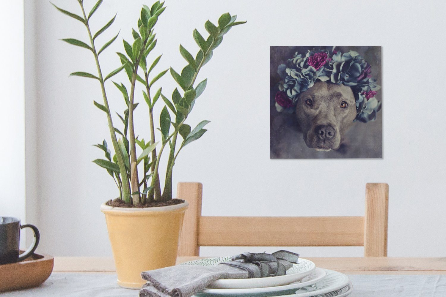 mit Ein Leinwandbild Wohnzimmer OneMillionCanvasses® einem Schlafzimmer Blumenkranz, Leinwand Terrier Staffordshire für American (1 St), Bilder