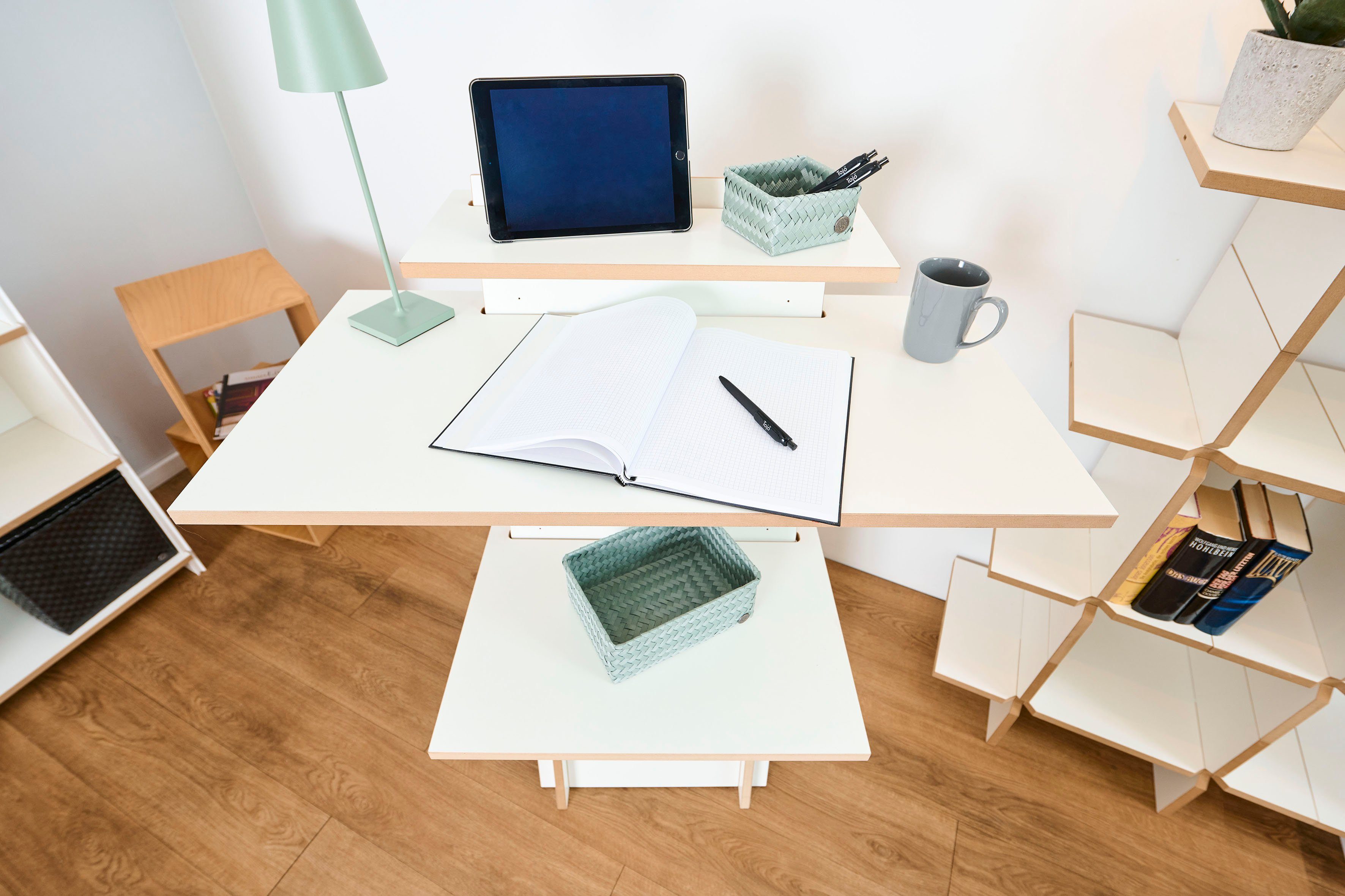 Tojo Stehpult tojo-pult, höhenverstellbar und mit zusätzlichen Schreibplatten zu ergänzen