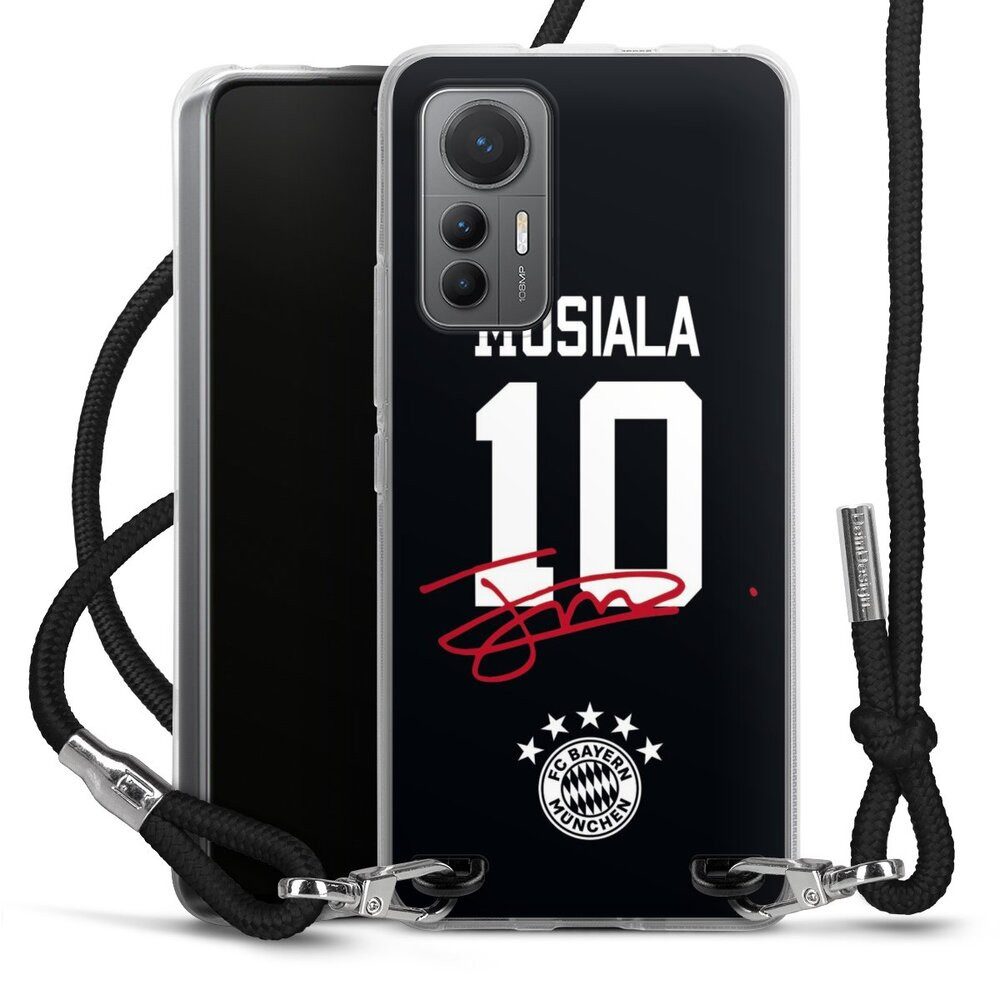 DeinDesign Handyhülle FC Bayern München Jamal Musiala FCB Musiala 10, Xiaomi 12 Lite 5G Handykette Hülle mit Band Case zum Umhängen